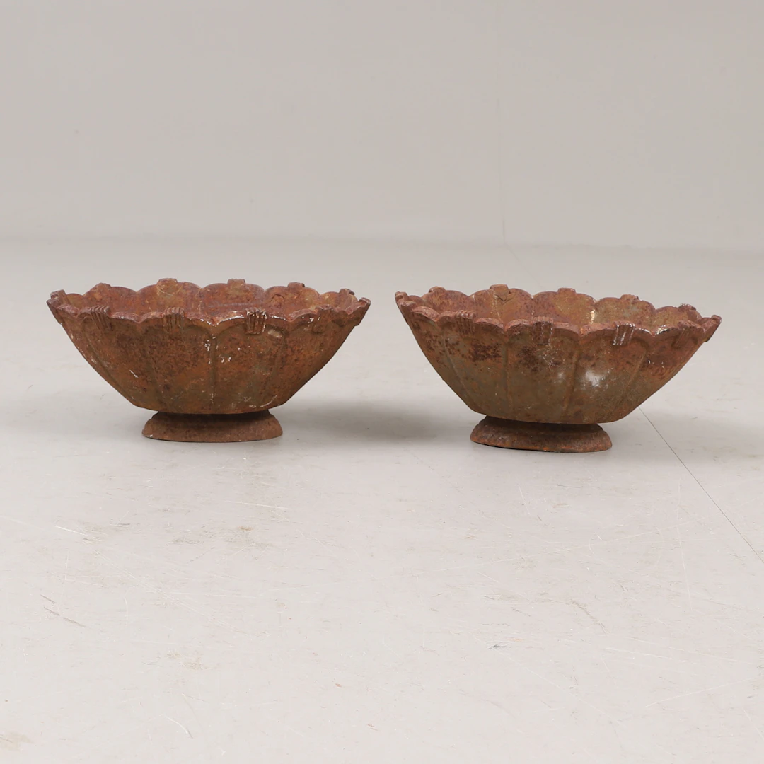 YTTERFODER, 2 stycken, gjutjärn, 1900-tal.
