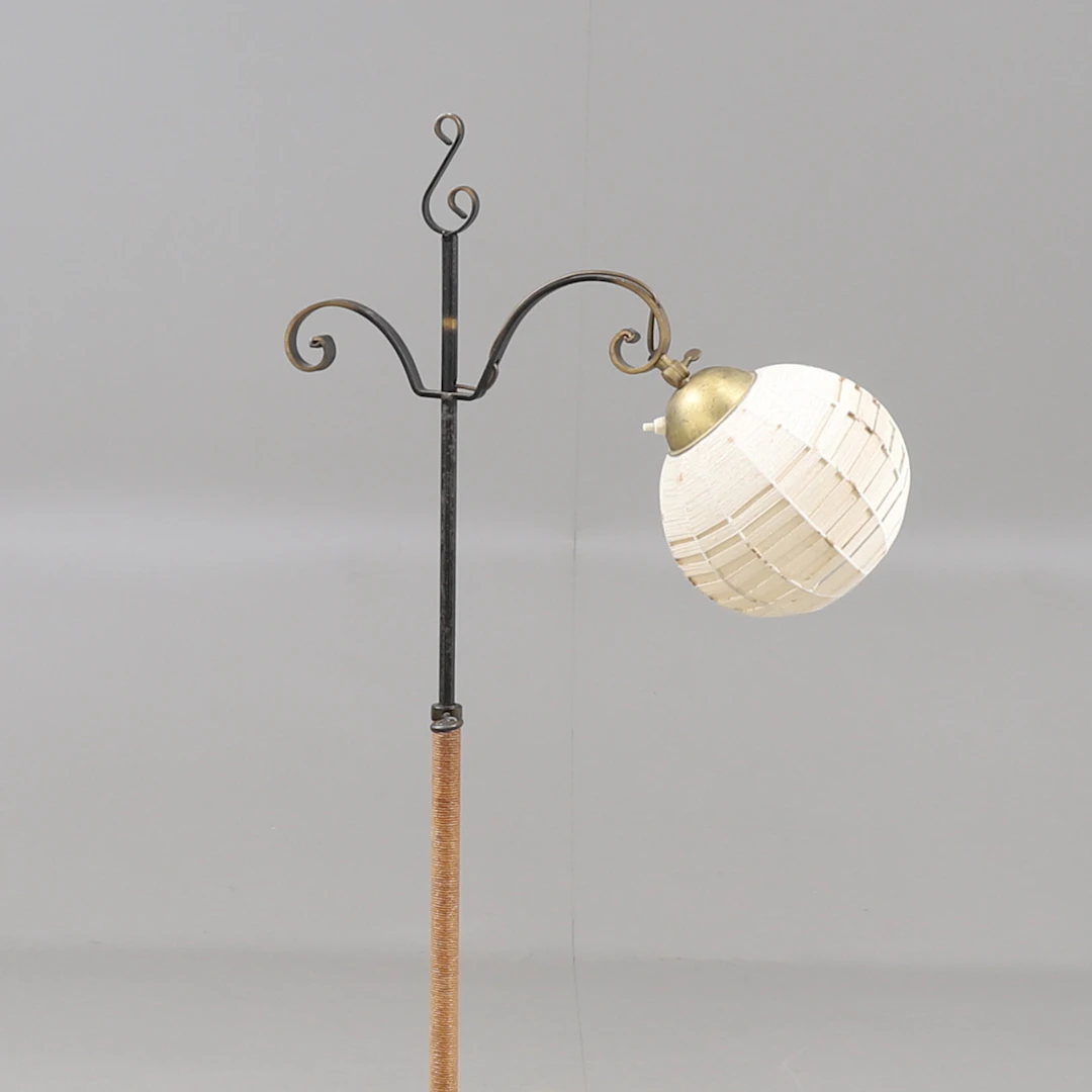 GOLVLAMPA, smide, 1900-talets första hälft.