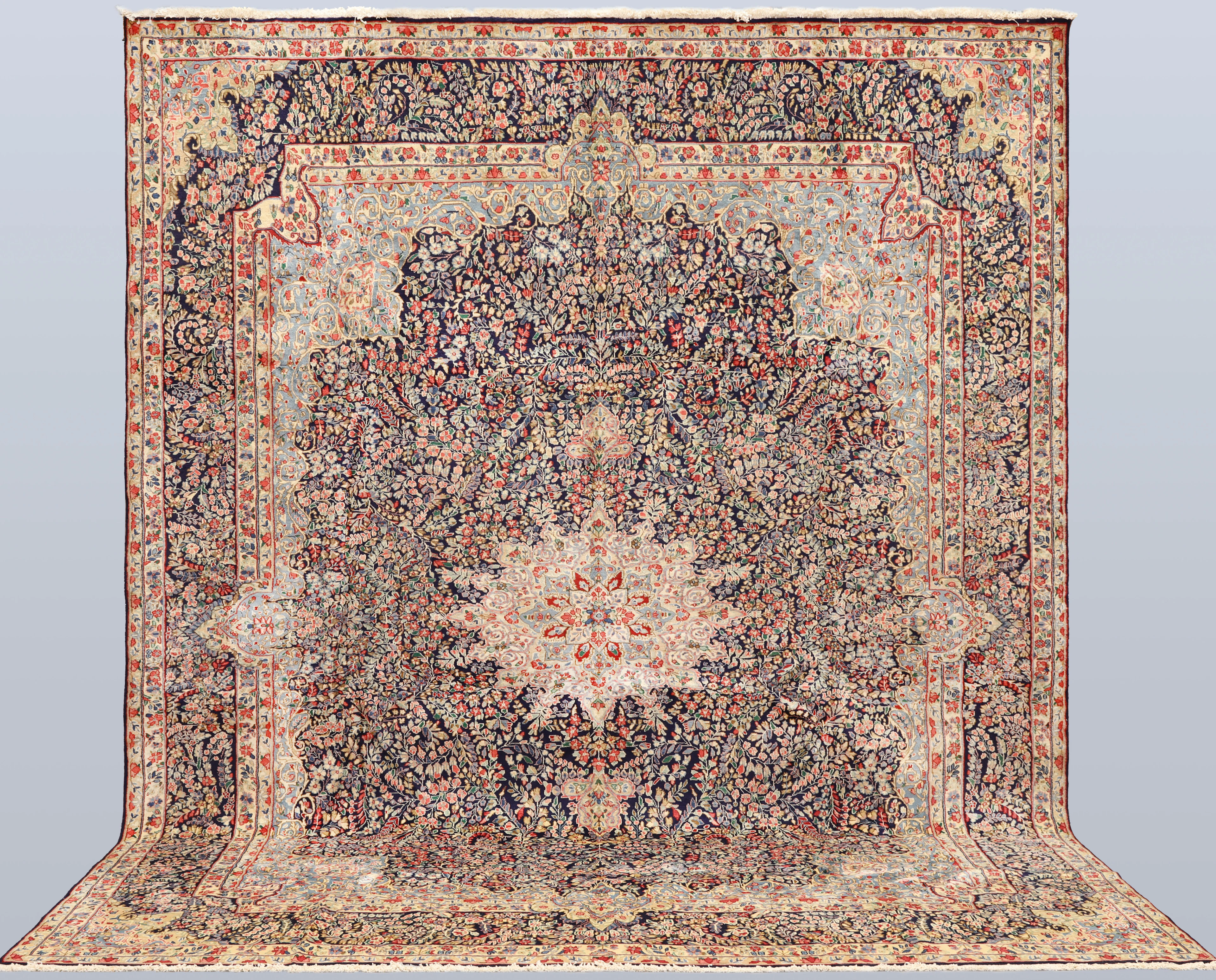 MATTA, Kirman Lavar Milifleur, cirka 396 x 310 cm.