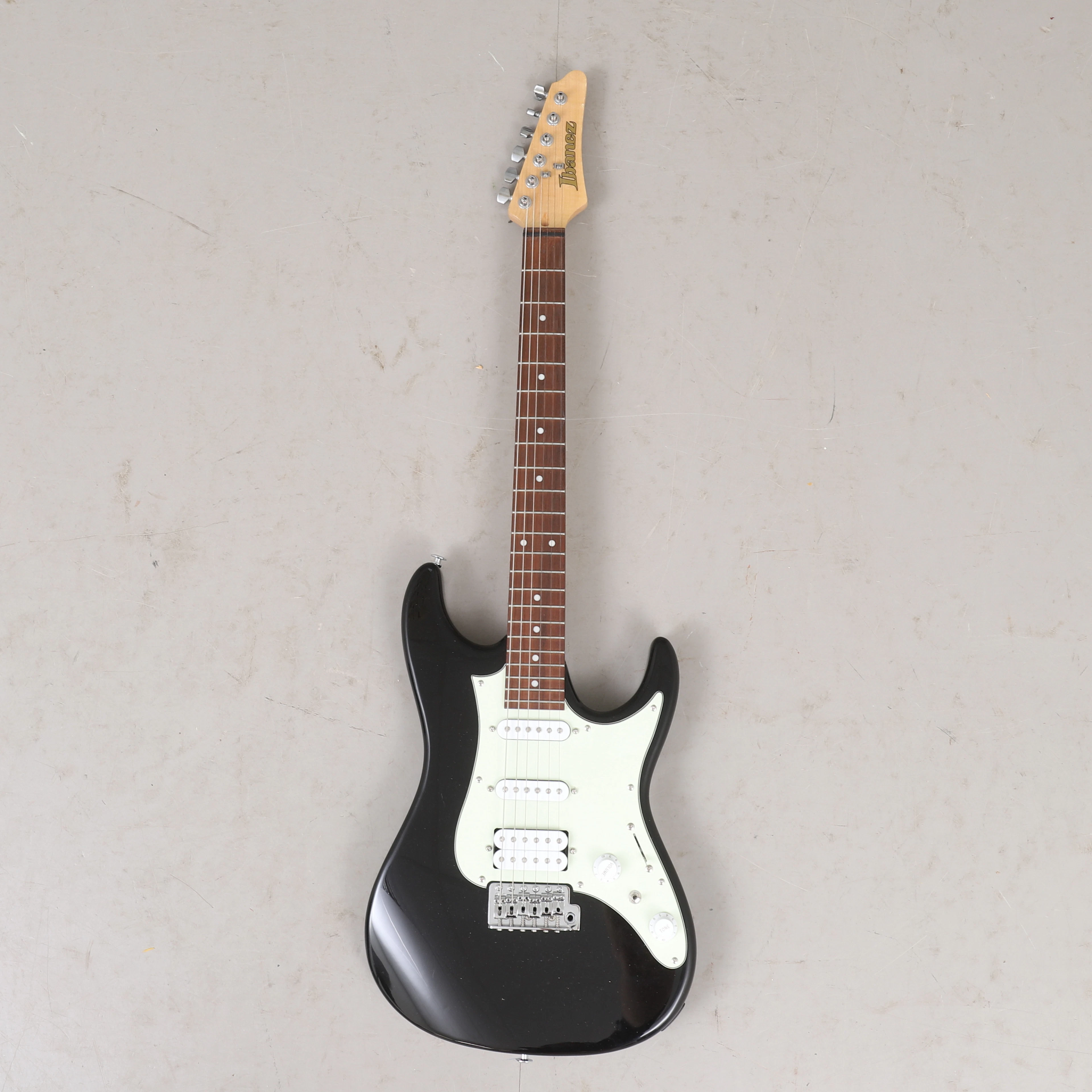 ELGITARR, Ibanez AZES40.