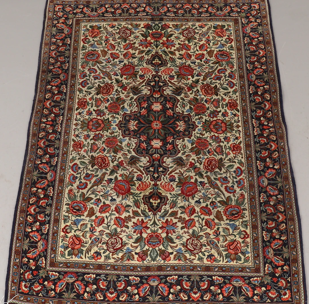 MATTA, persisk, Isfahan, cirka 170 x 110 cm.