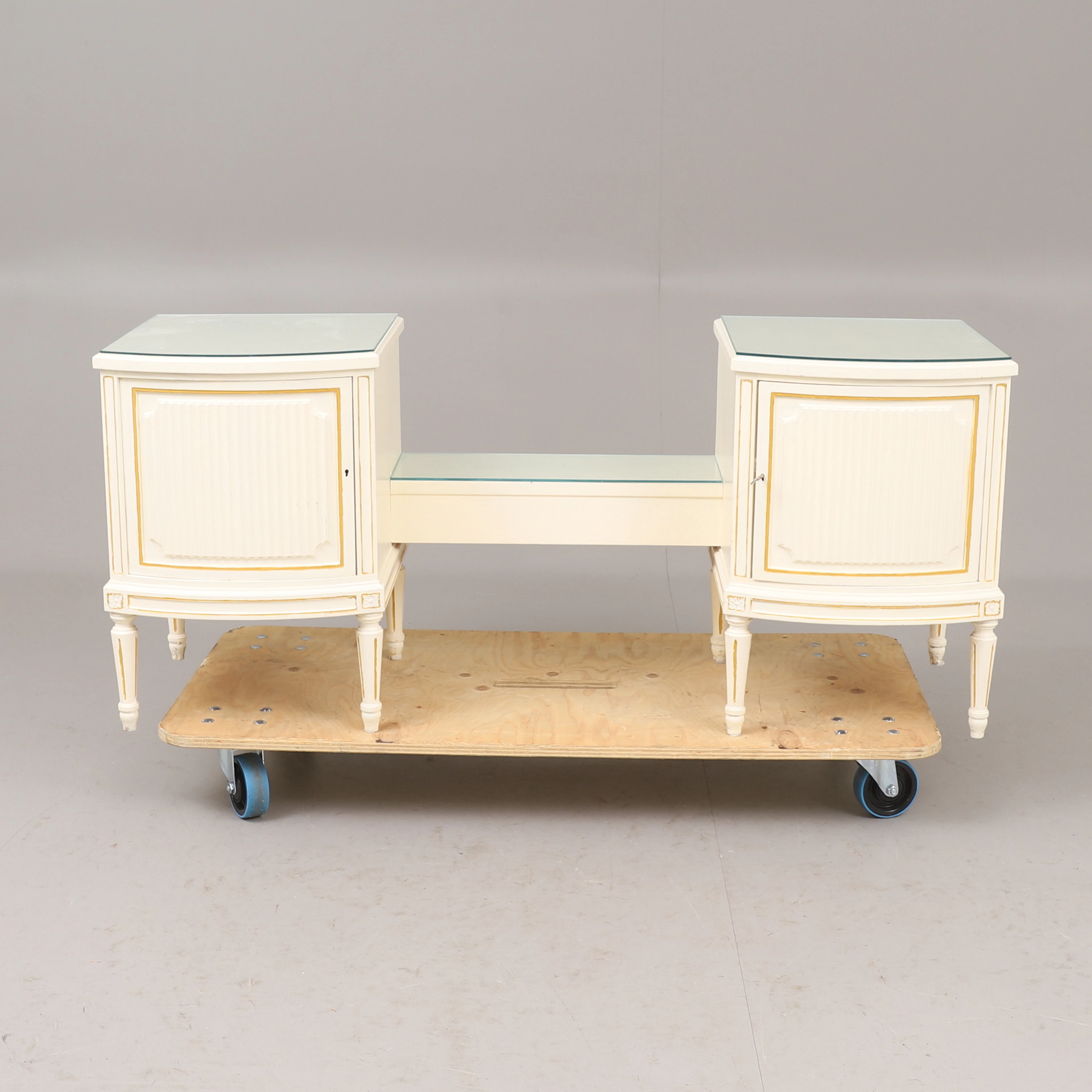 SIDEBOARD, gustaviansk stil, 1900-tal.