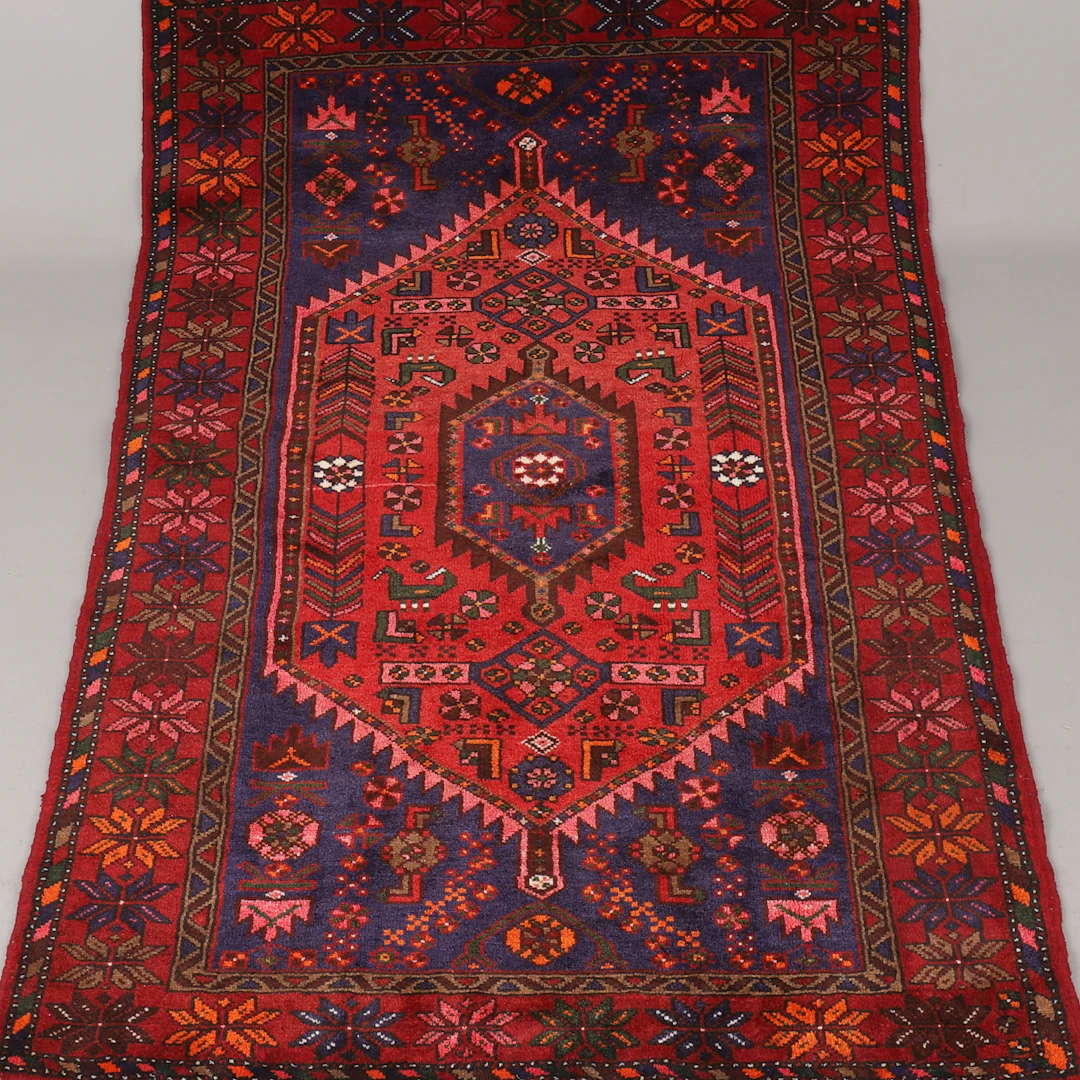 MATTA, orientalisk, cirka 200 x 135 cm.