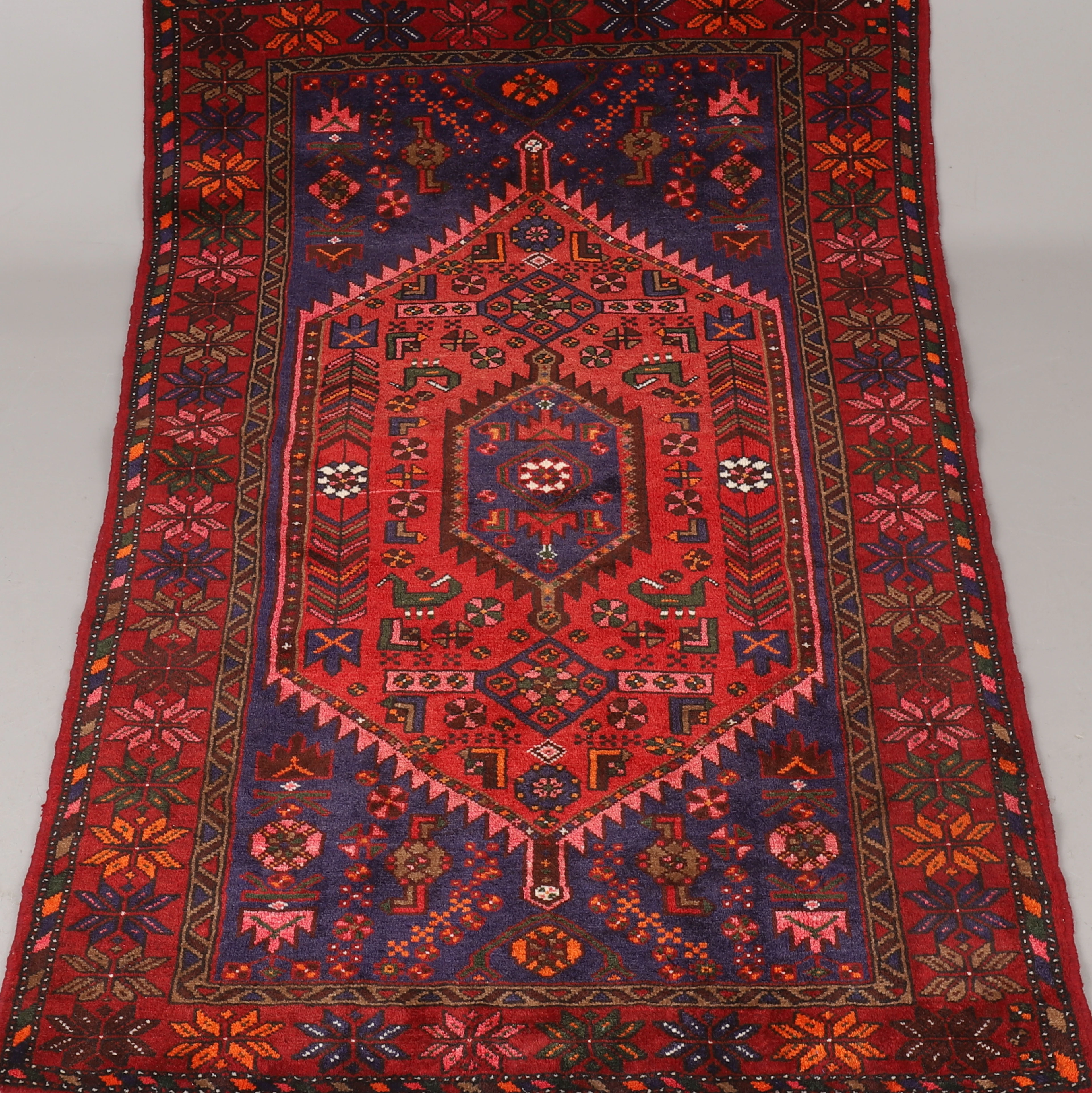 MATTA, orientalisk, cirka 200 x 135 cm.