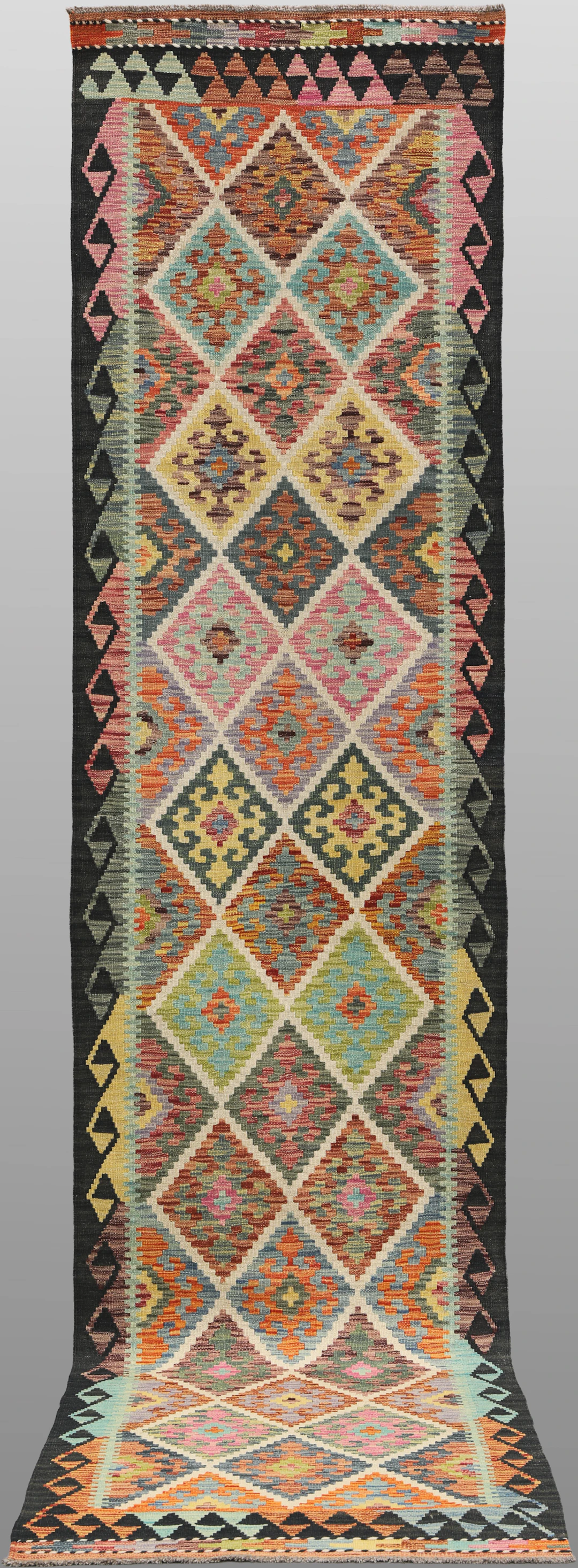 MATTA, gallerimodell, Kelim, cirka 392 x 83 cm.
