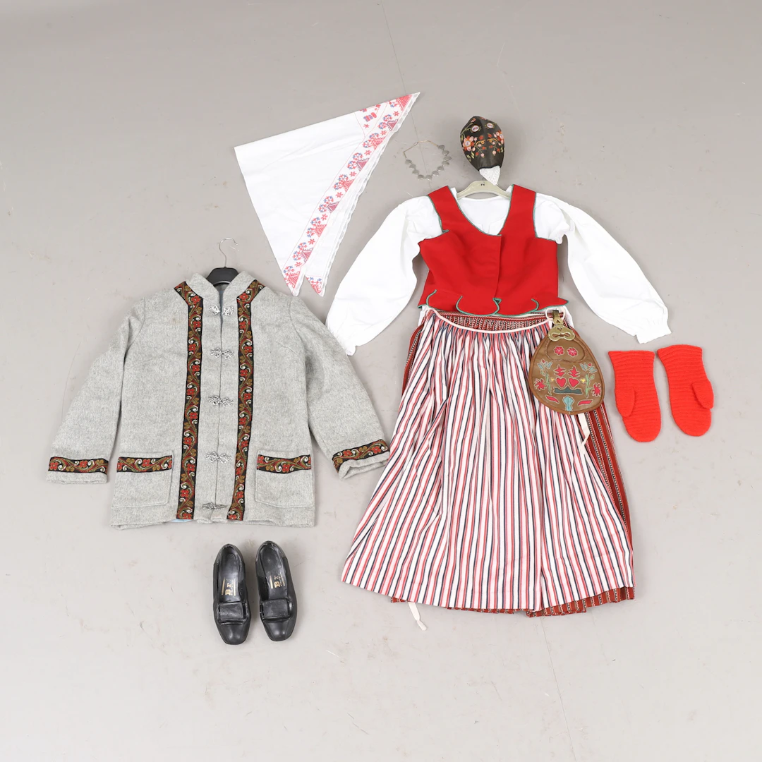 FOLKDRÄKT, 11 delar, Skedevi, Östegötland.