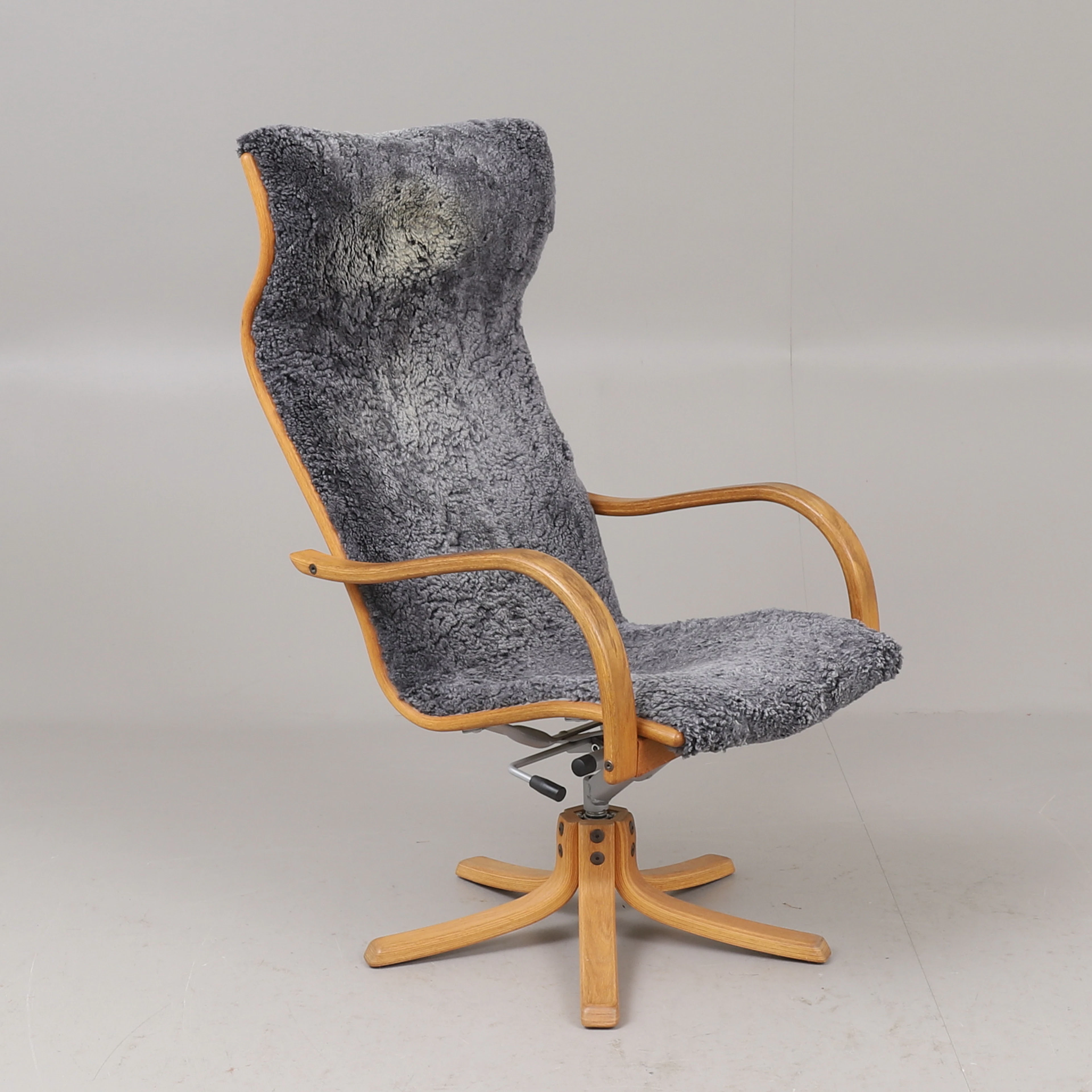JAN EKSTRÖM. Snurrfåtölj, "Gazell", Conform.