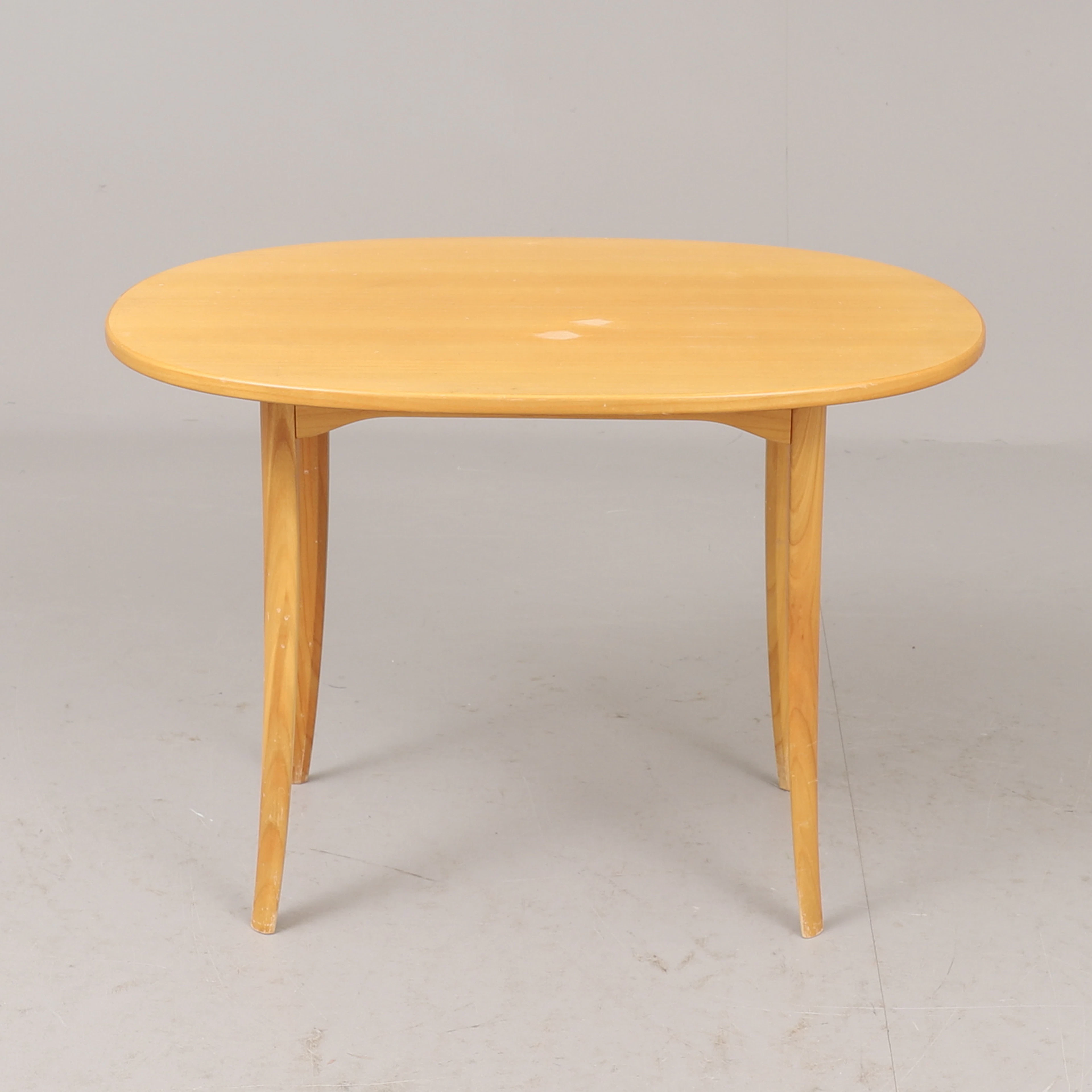 CARL MALMSTEN. Sidobord, "Ovalen", björk.