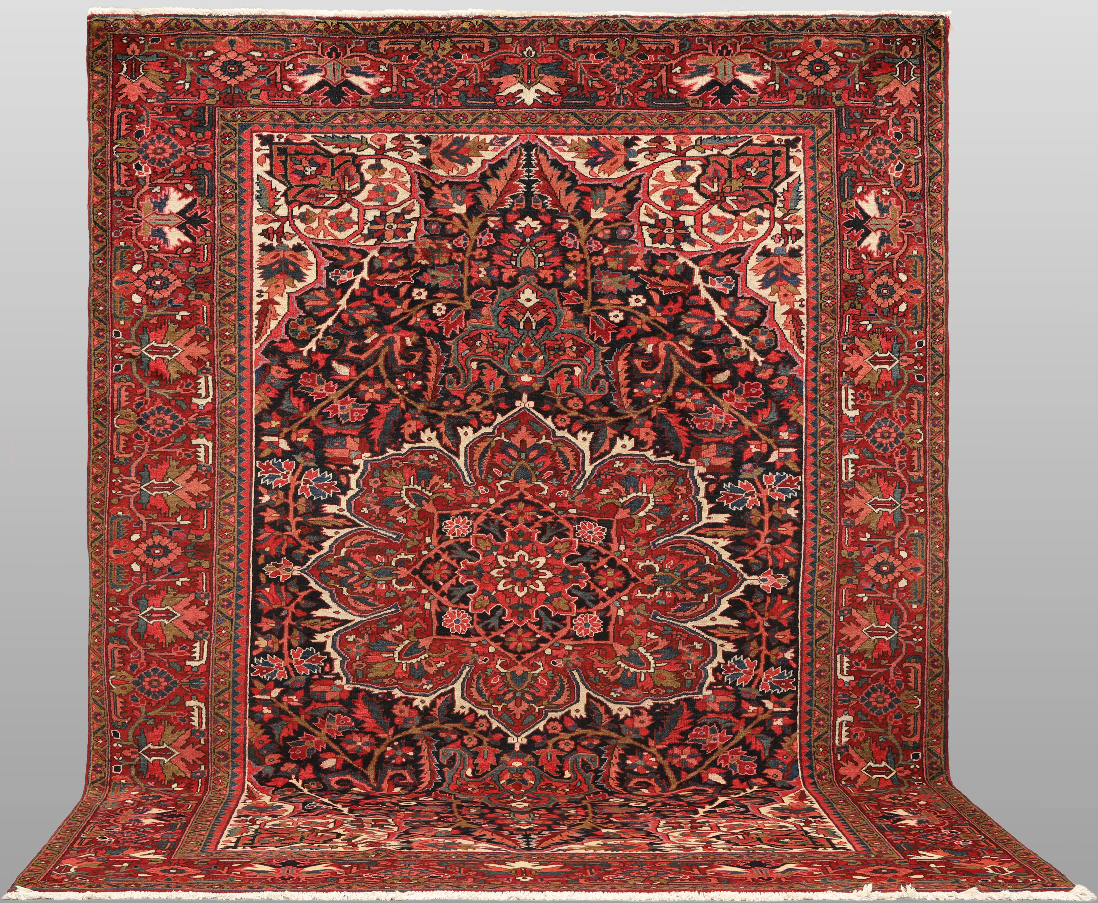 MATTA, heriz, semiantik, cirka 344 x 258 cm.