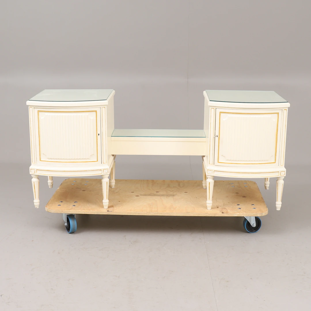 SIDEBOARD, gustaviansk stil, 1900-tal.