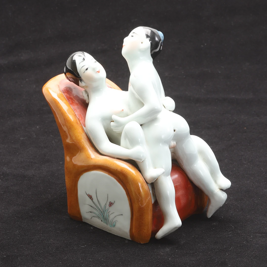 FIGURIN, porslin, älskande par, Kina, 1900-tal.