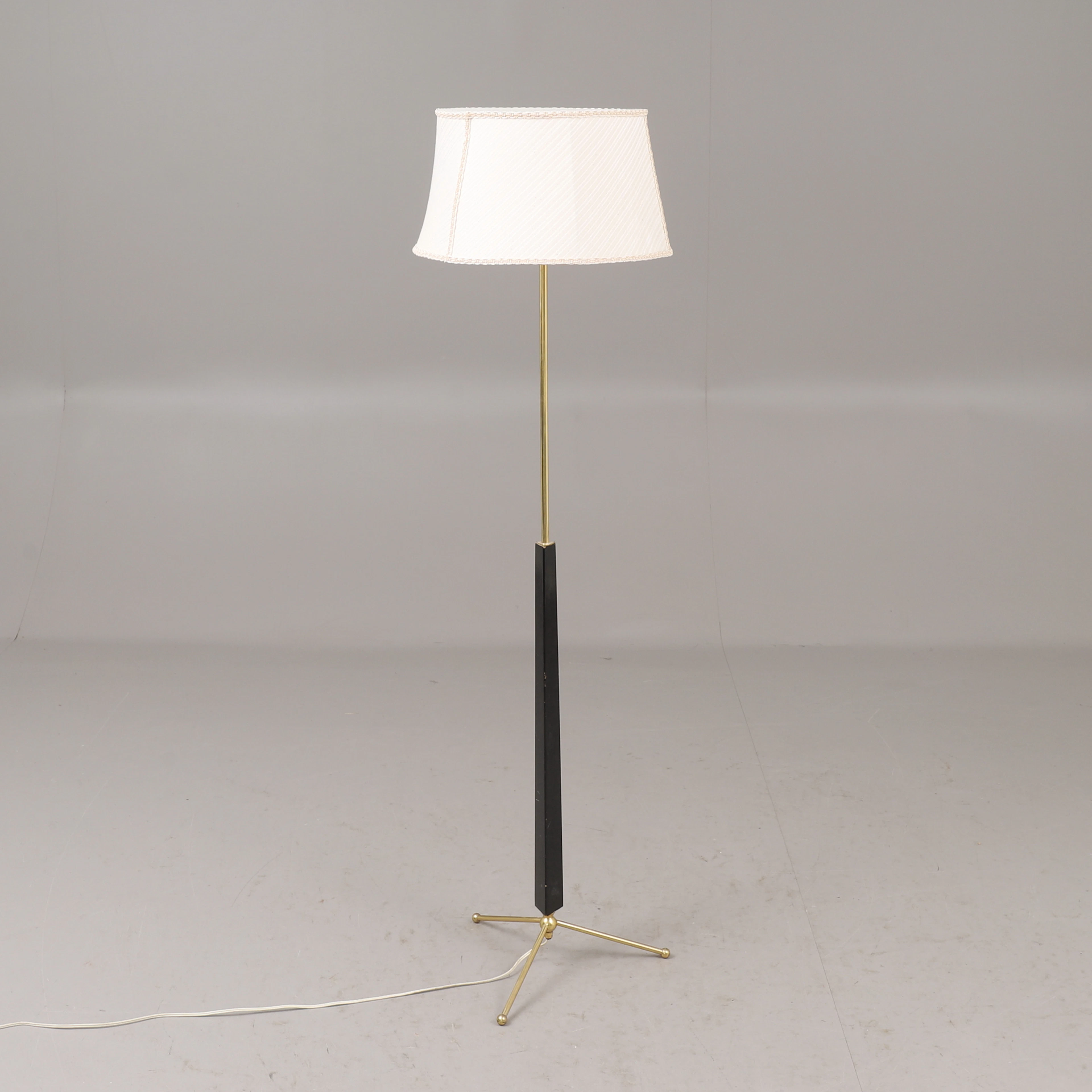 GOLVLAMPA, B E Hansson Malmö, 1900-talets andra hälft.