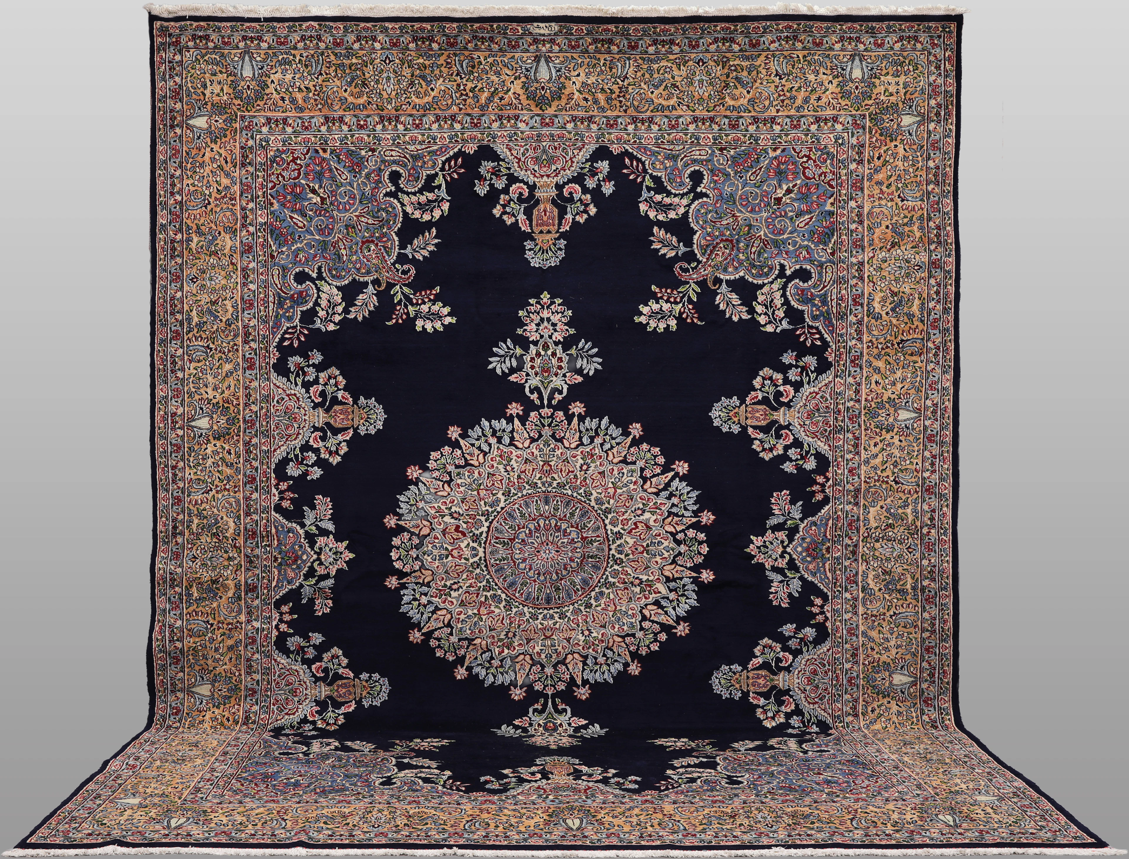MATTA, Kirman lavar, semiantik, cirka 436 x 280 cm.
