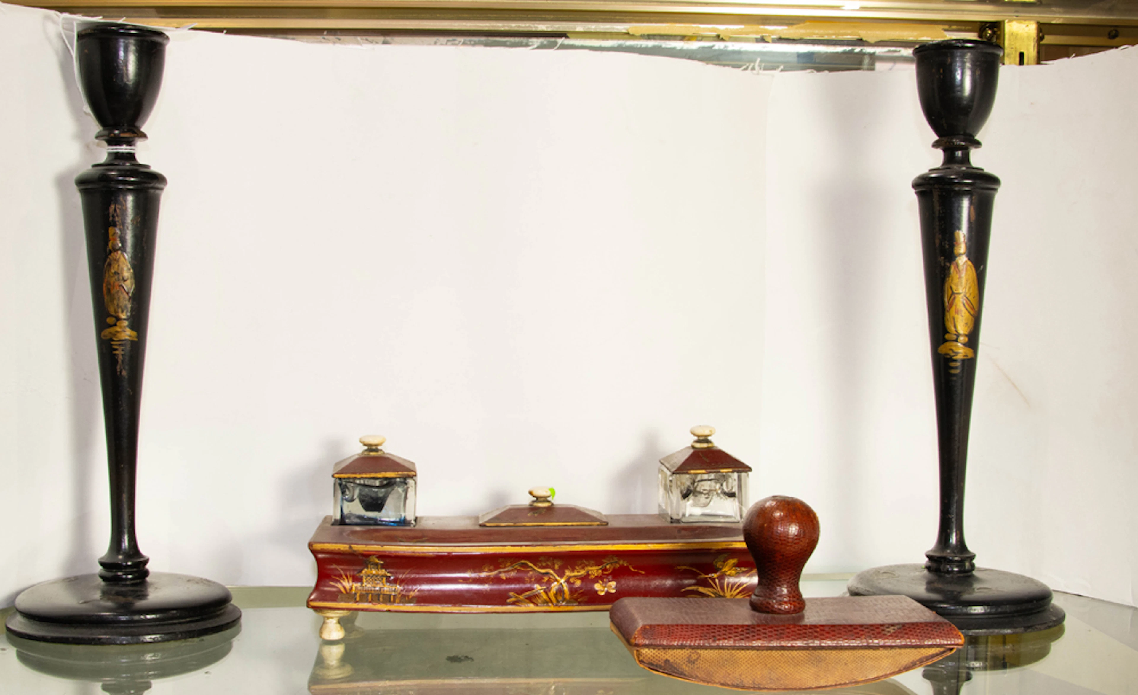 A group of desk articles