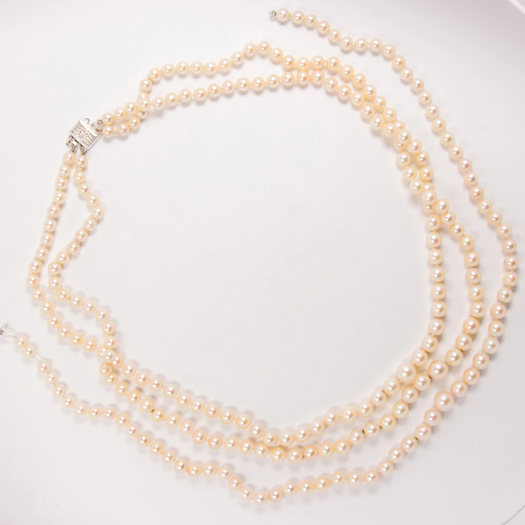 A cultured pearl and silver necklace
