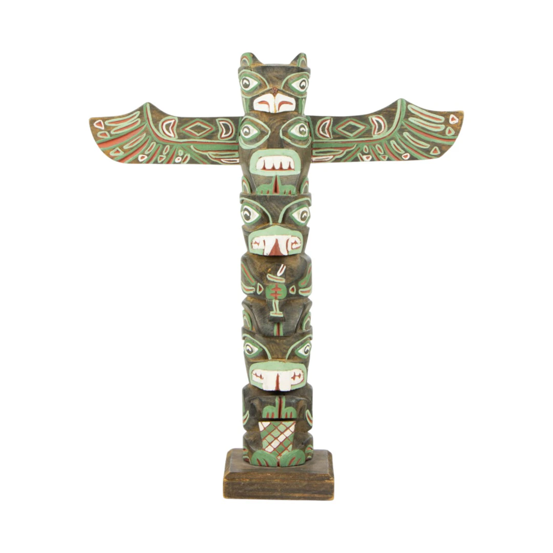 A Ditidaht Thunderbird Thunderbird Thunderbird totem