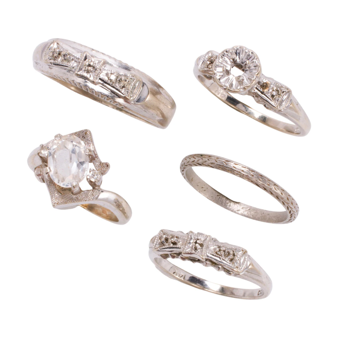 A miscellaneous group of gold and platinum rings