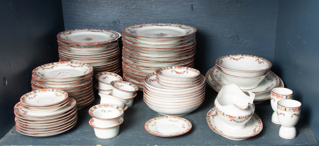 A Royal Bayreuth porcelain dinner service in the Standish pattern