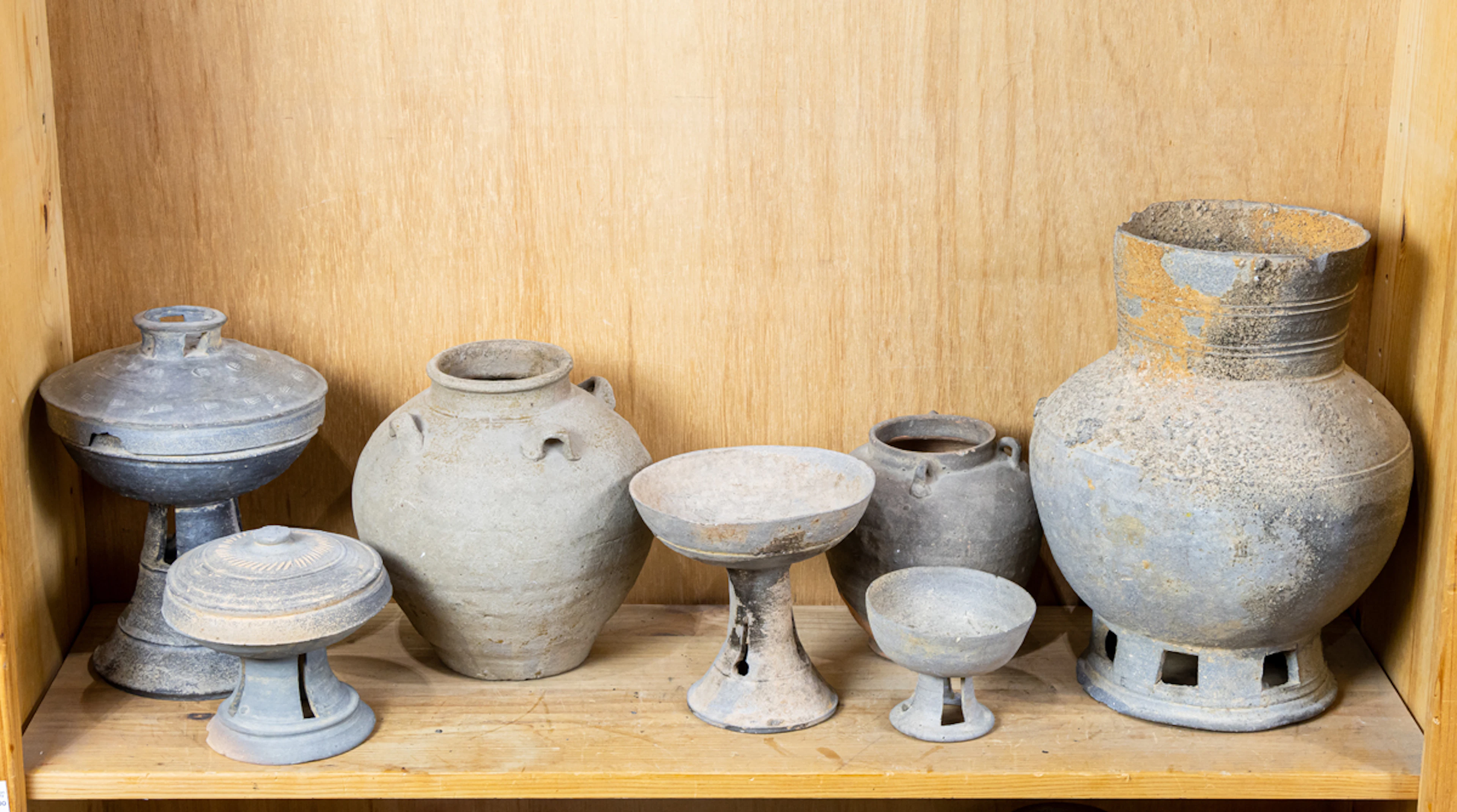 (lot of 7) Korean gray pottery jars and bowls