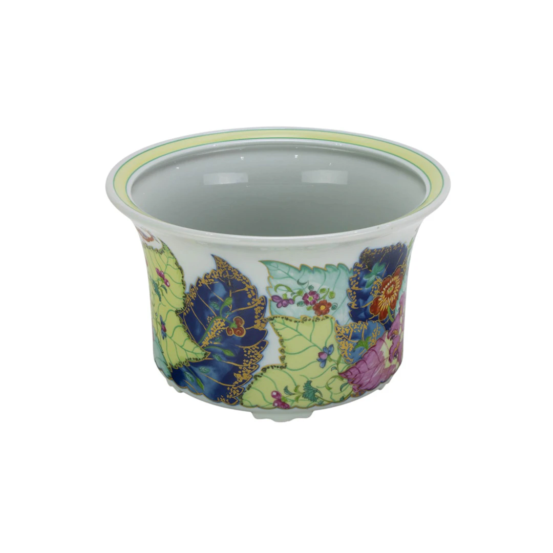 A Mottahedeh porcelain jardiniere in the Tobacco Leaf pattern