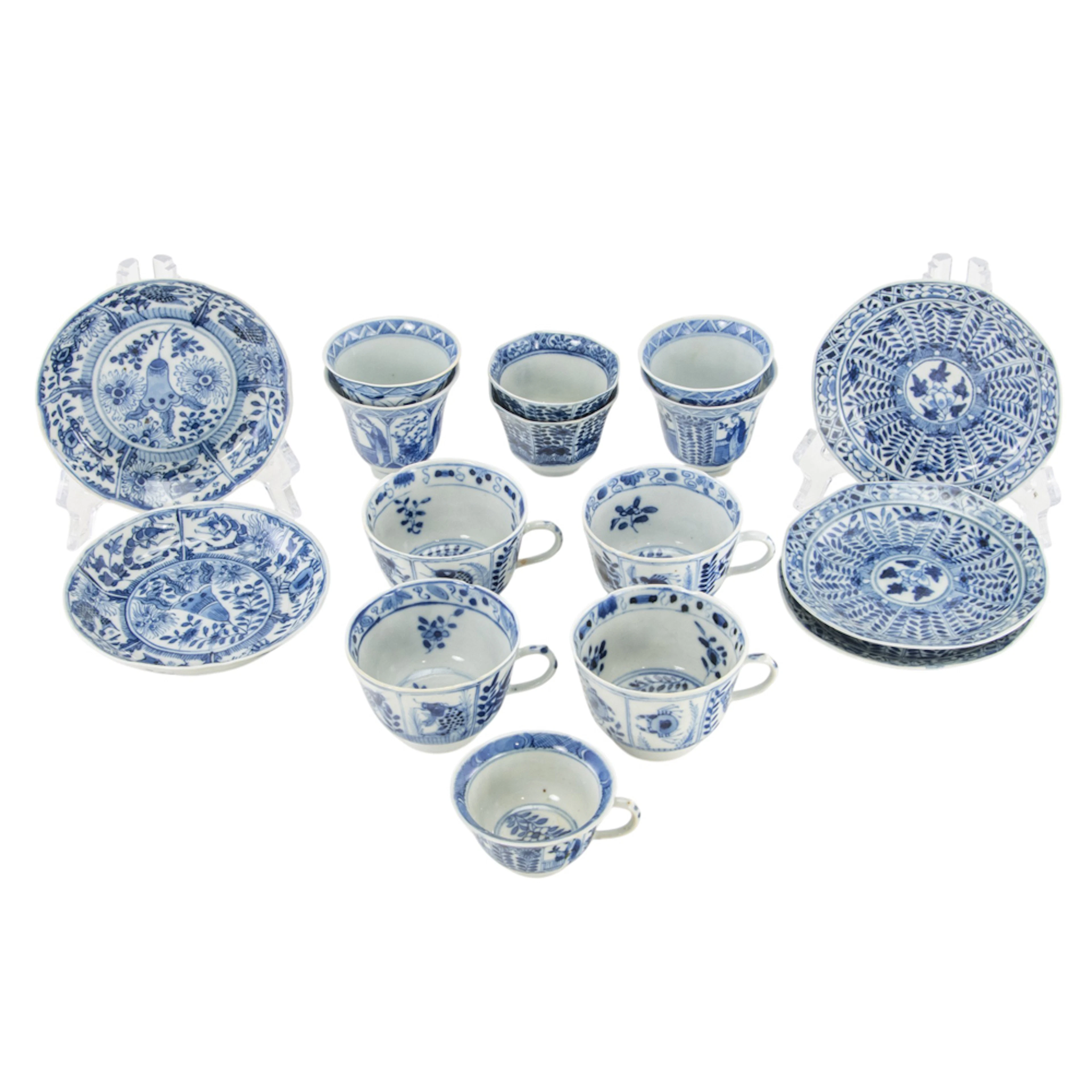 (lot of 16) Chinese export blue and white cups and saucer dishes