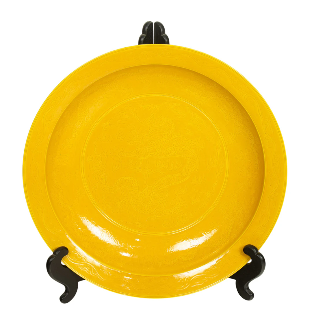 A Chinese yellow glazed 'dragon' charger