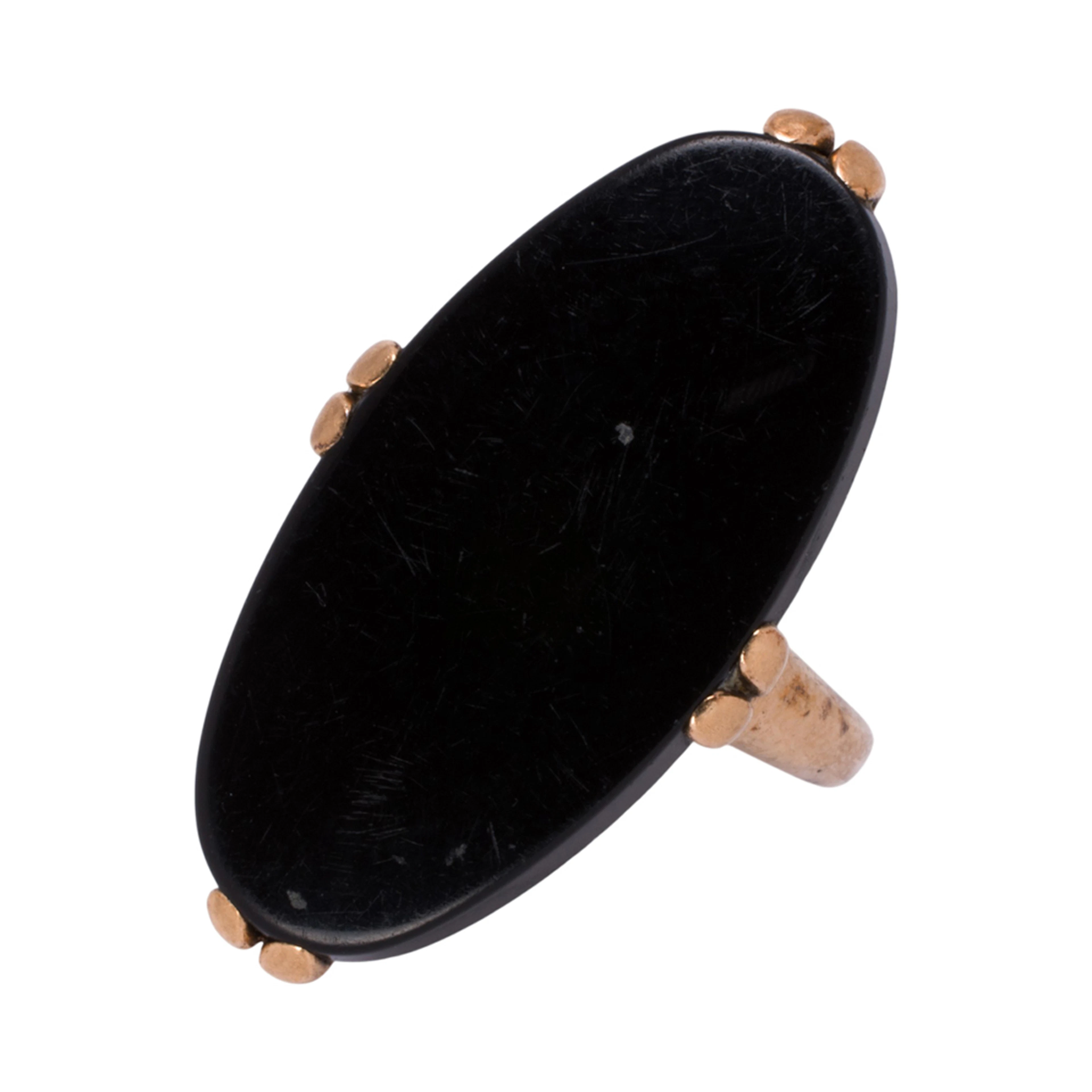 An antique onyx and 10k ring
