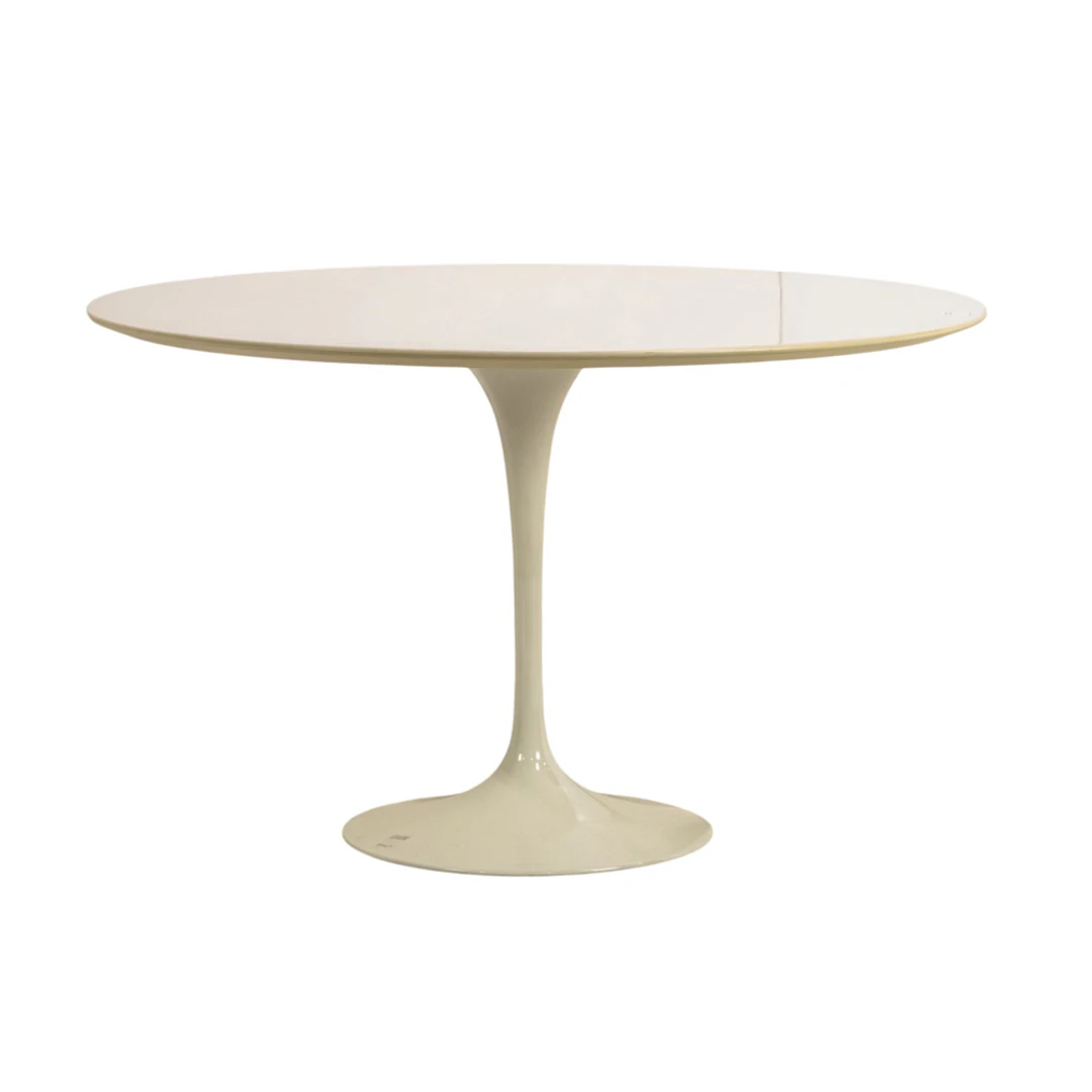 An early Eero Saarinen for Knoll International Tulip table
