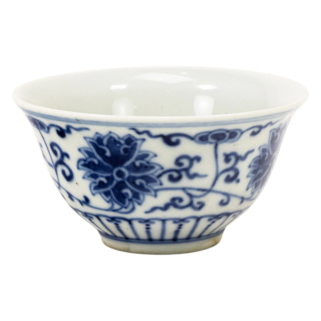 A Chinese blue and white 'lotus' cup