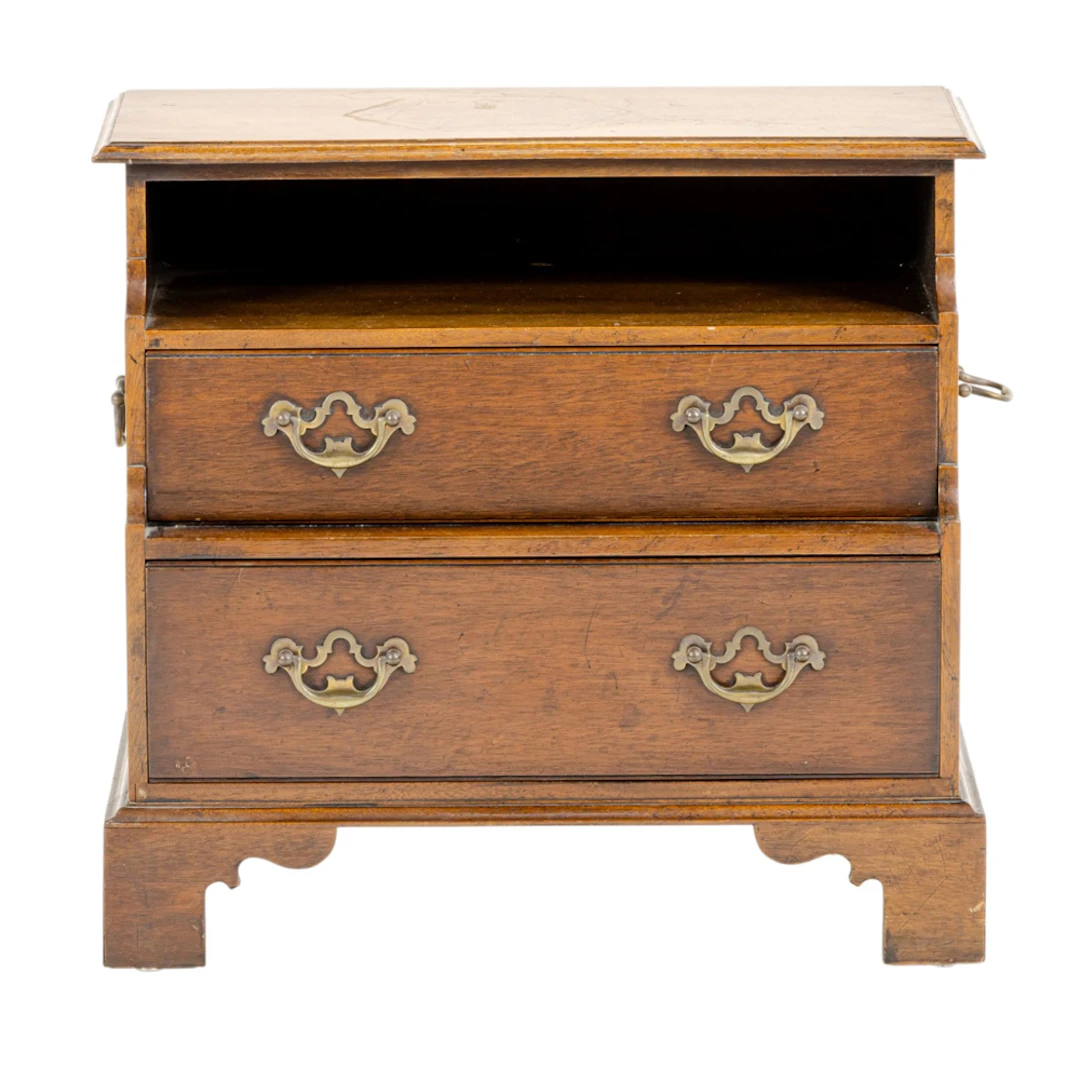 A Georgian style bedside cabinet