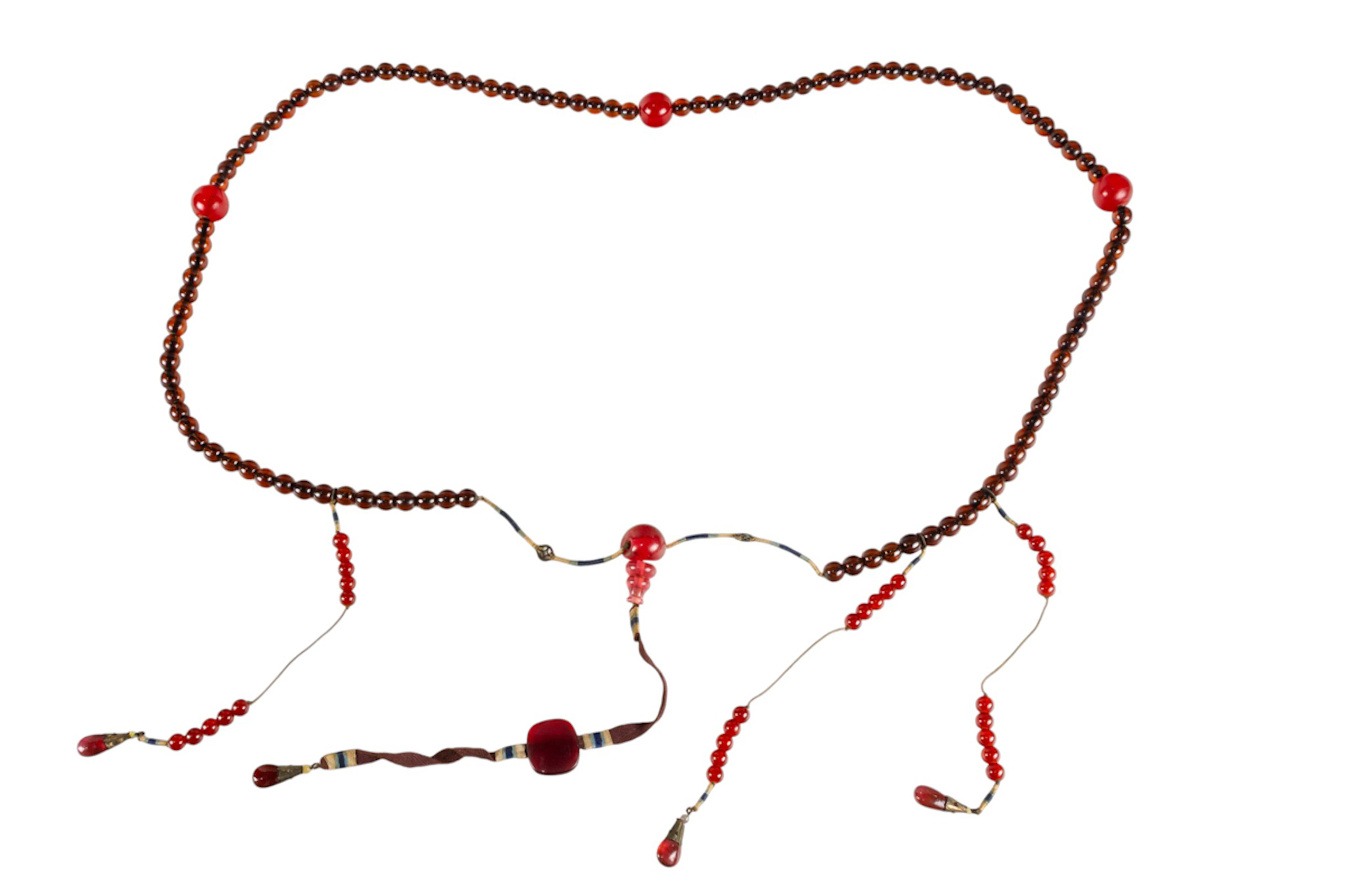 A Chinese imitation amber and glass court style necklace