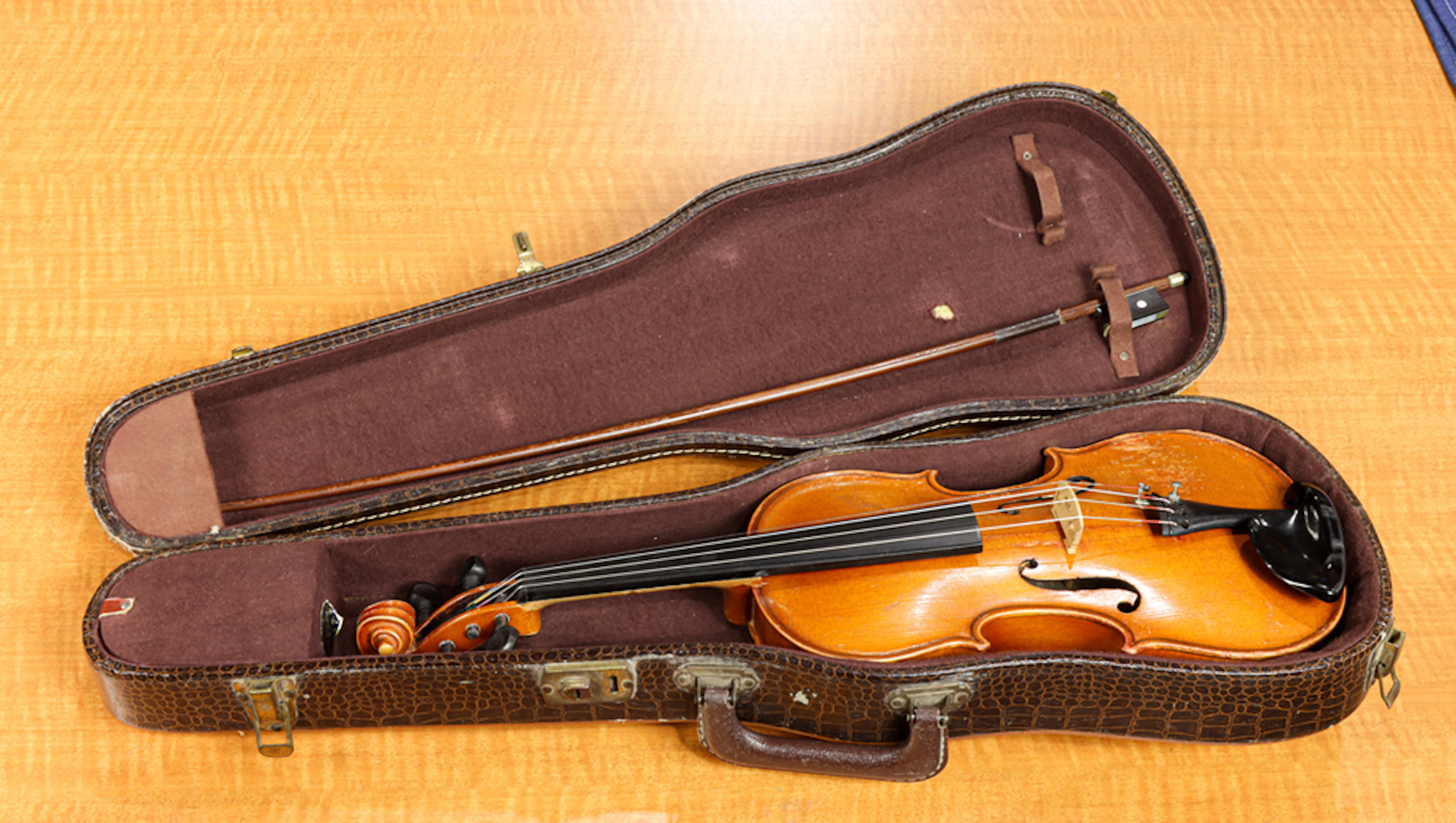 A three-quarter violin