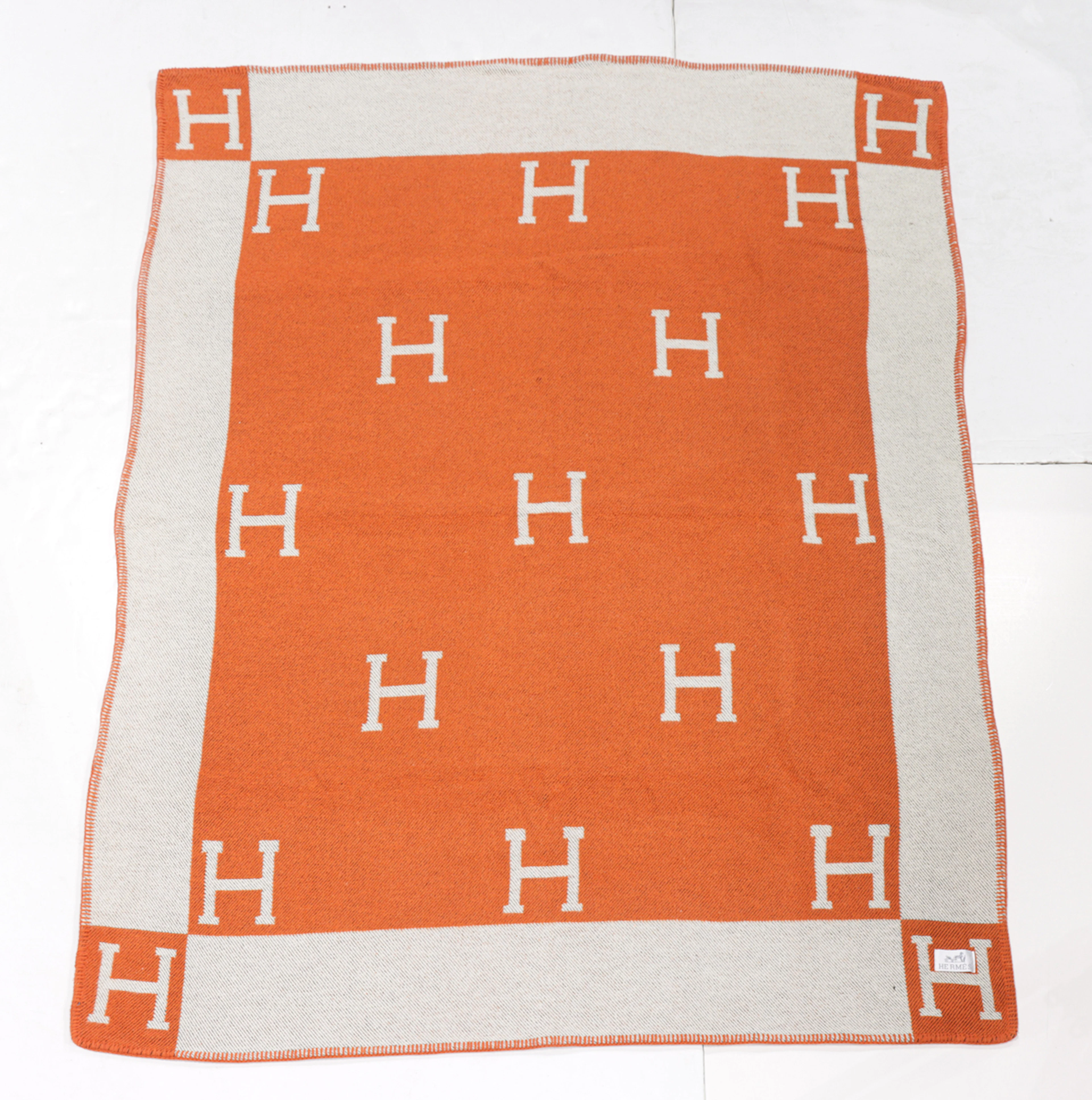 An Hermes Avalon cashmere blend throw blanket