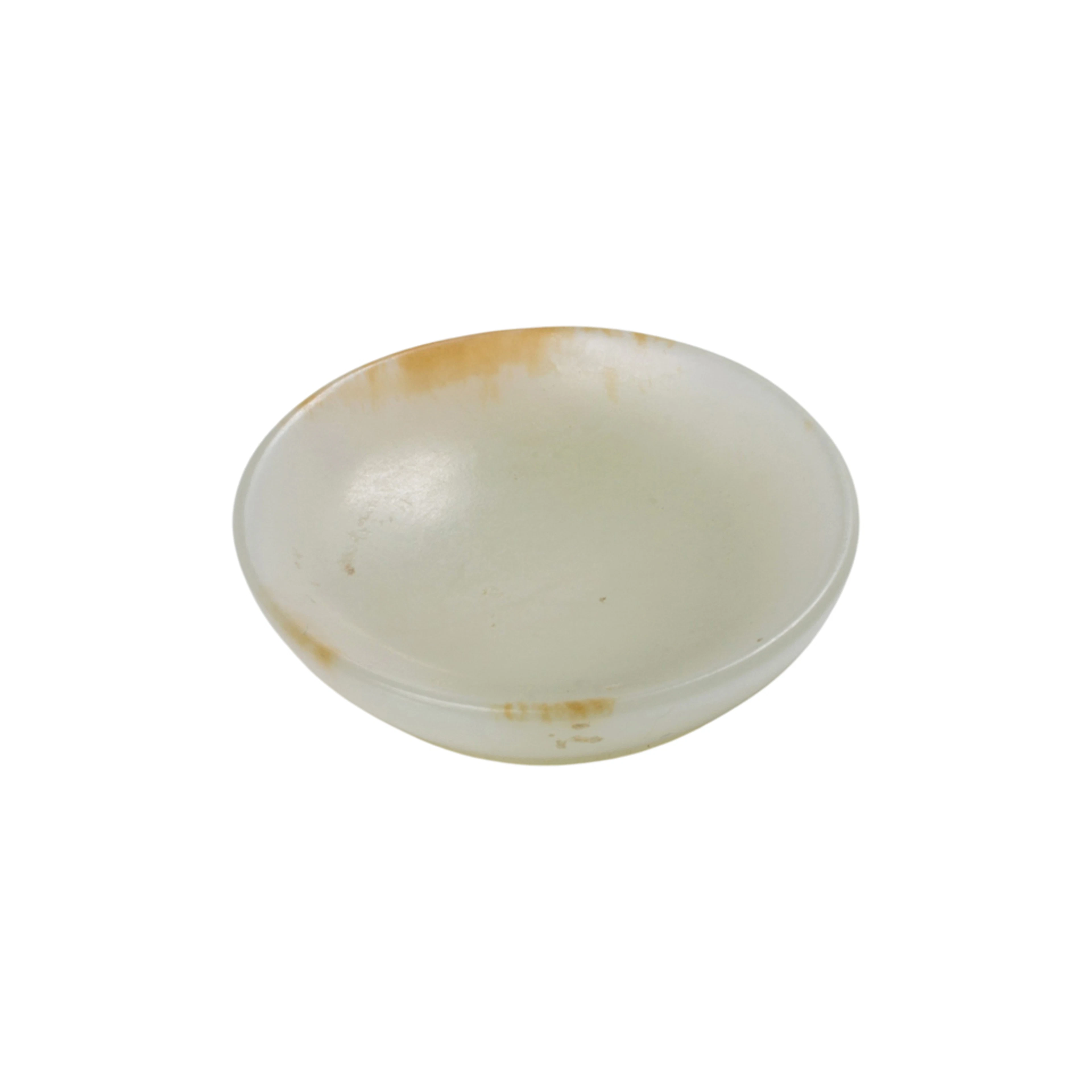 A Chinese white jade snuff dish