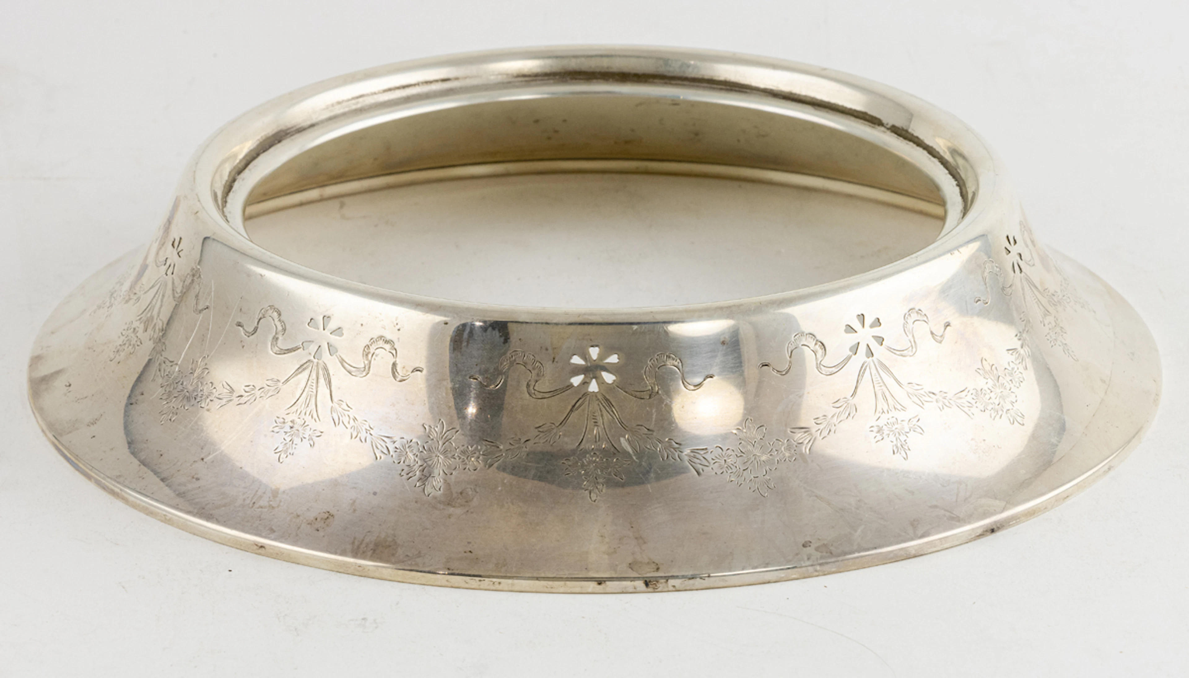 An Alvin sterling silver pierced plateau stand