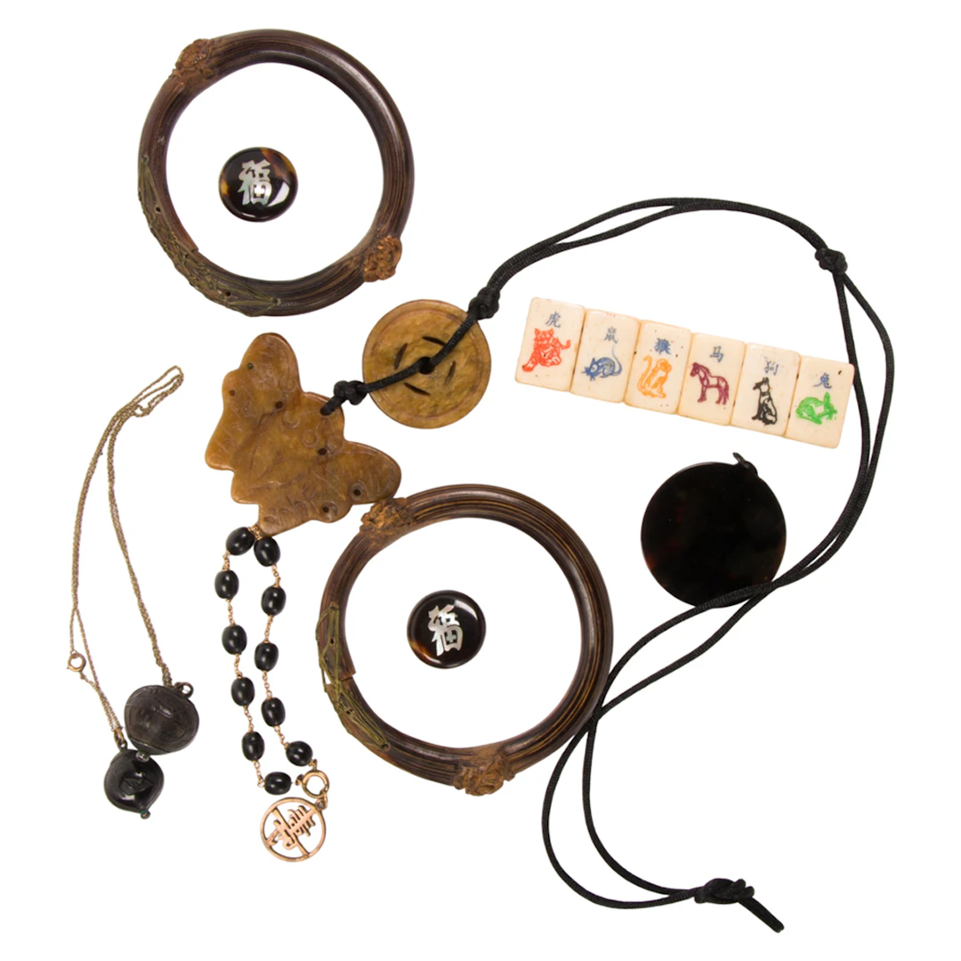 A group of Chinese decorative accessories