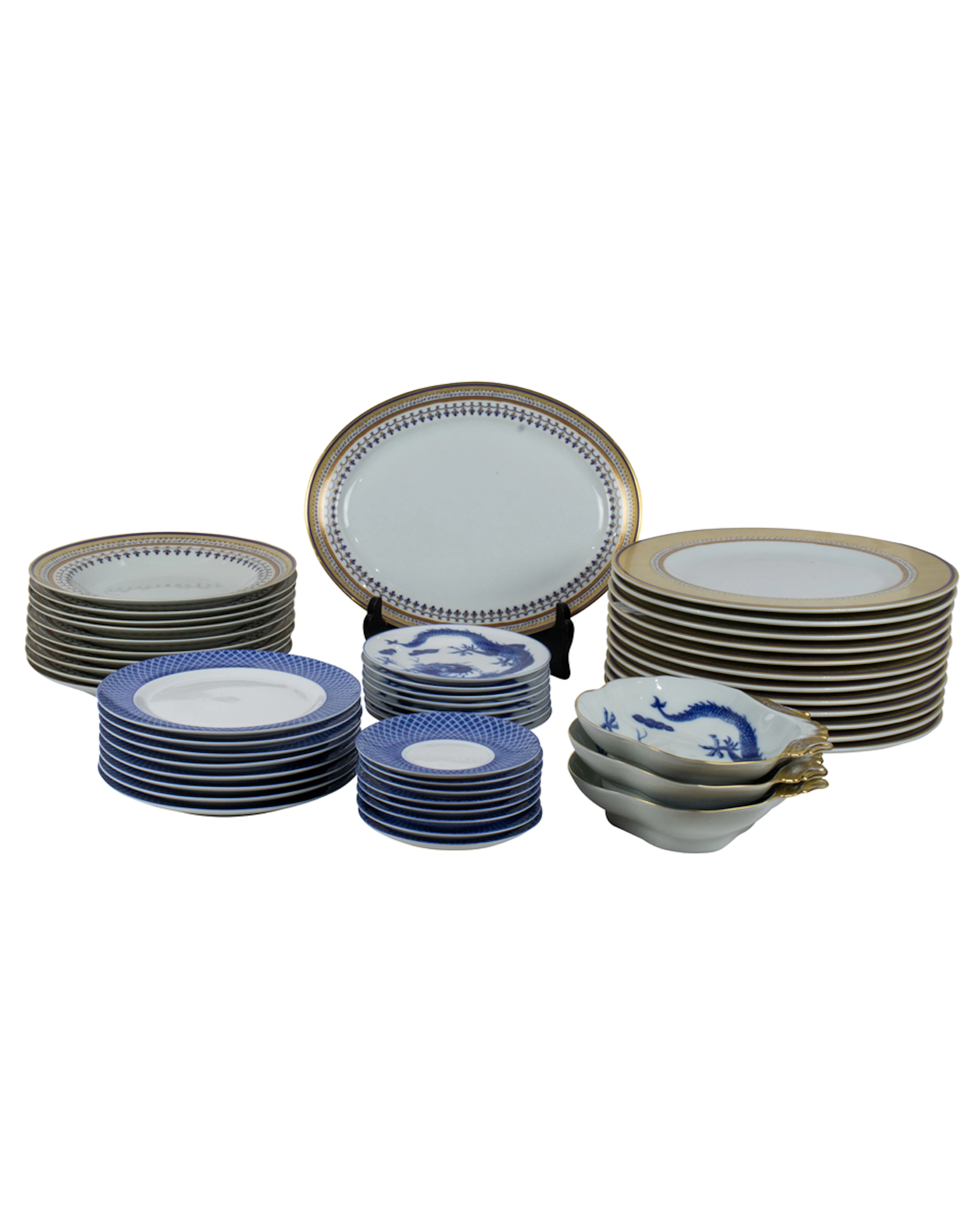 An assembled Mottadeh porcelain dinner service in the 'Blue Dragon'