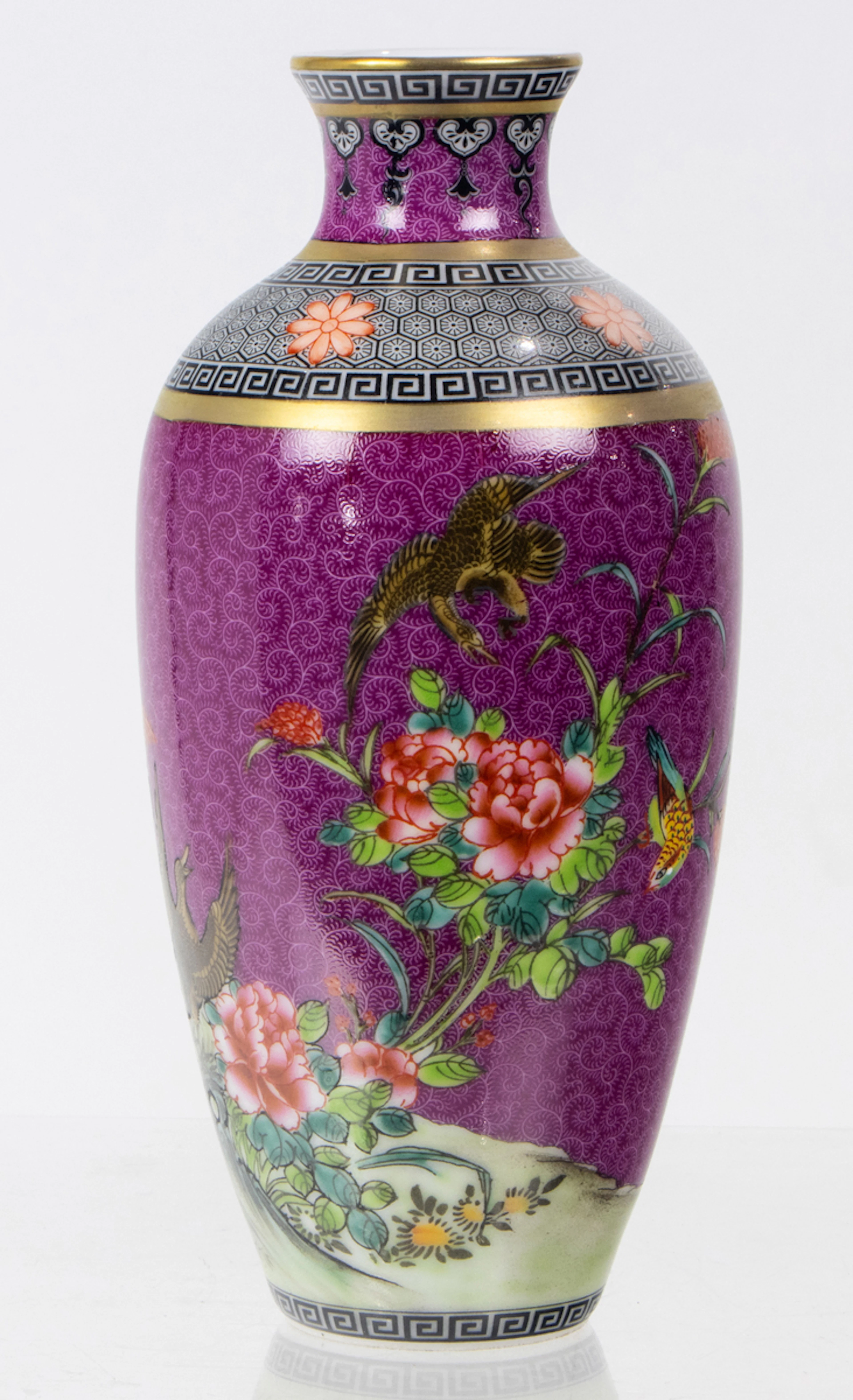 A Chinese falangcai vase