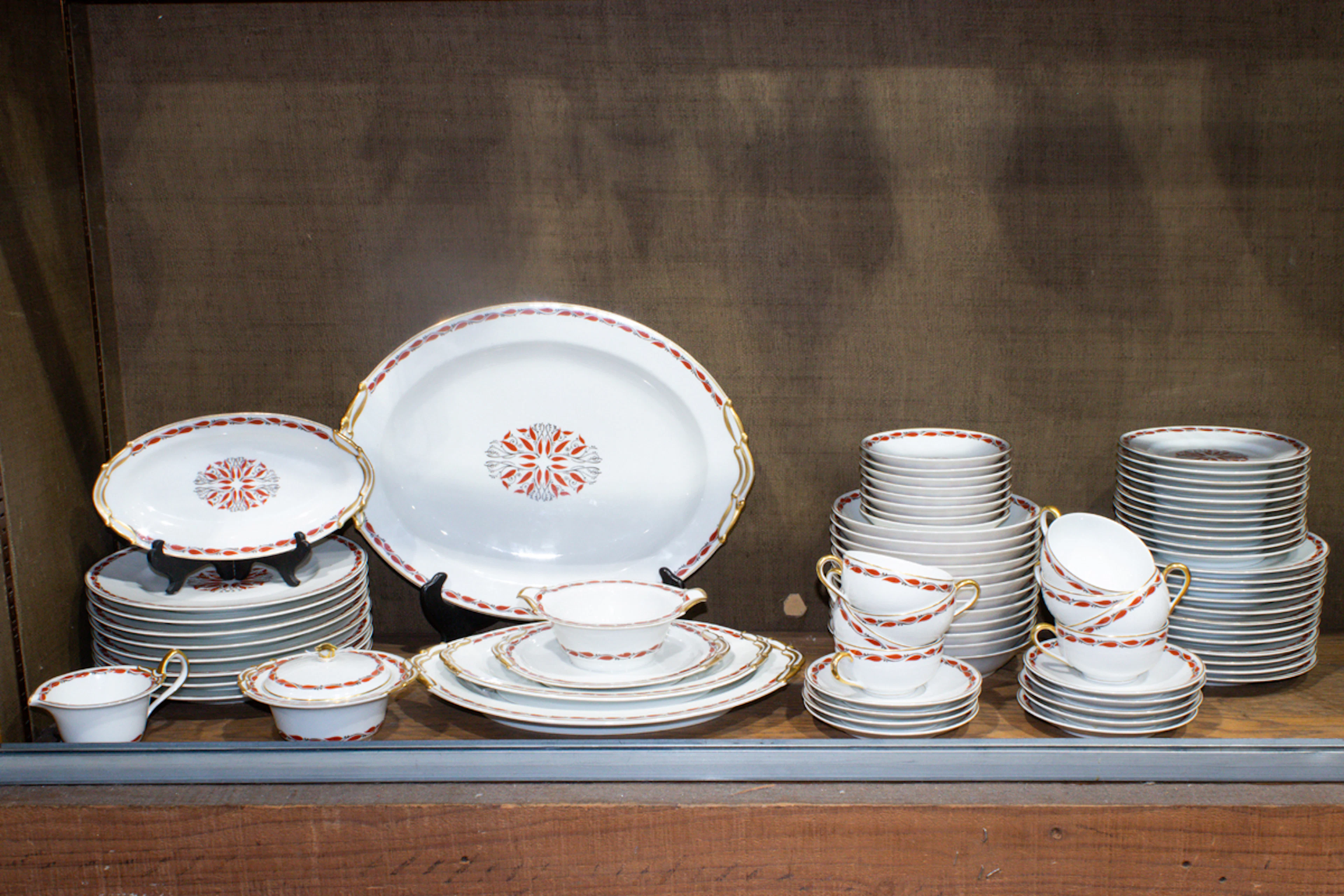 A Bernardaud & Cie porcelain dinner service in the Art Deco style