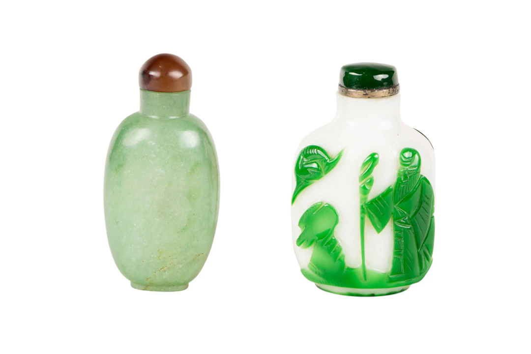 (lot of 2) Chinese glass snuff bottles