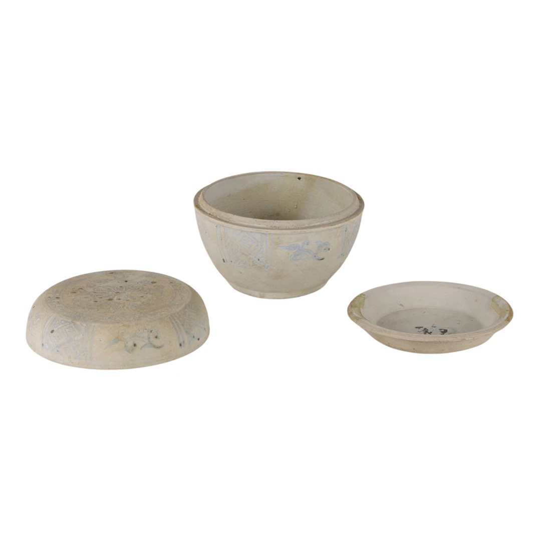 A Vietnamese Chu Dau blue and white lidded container