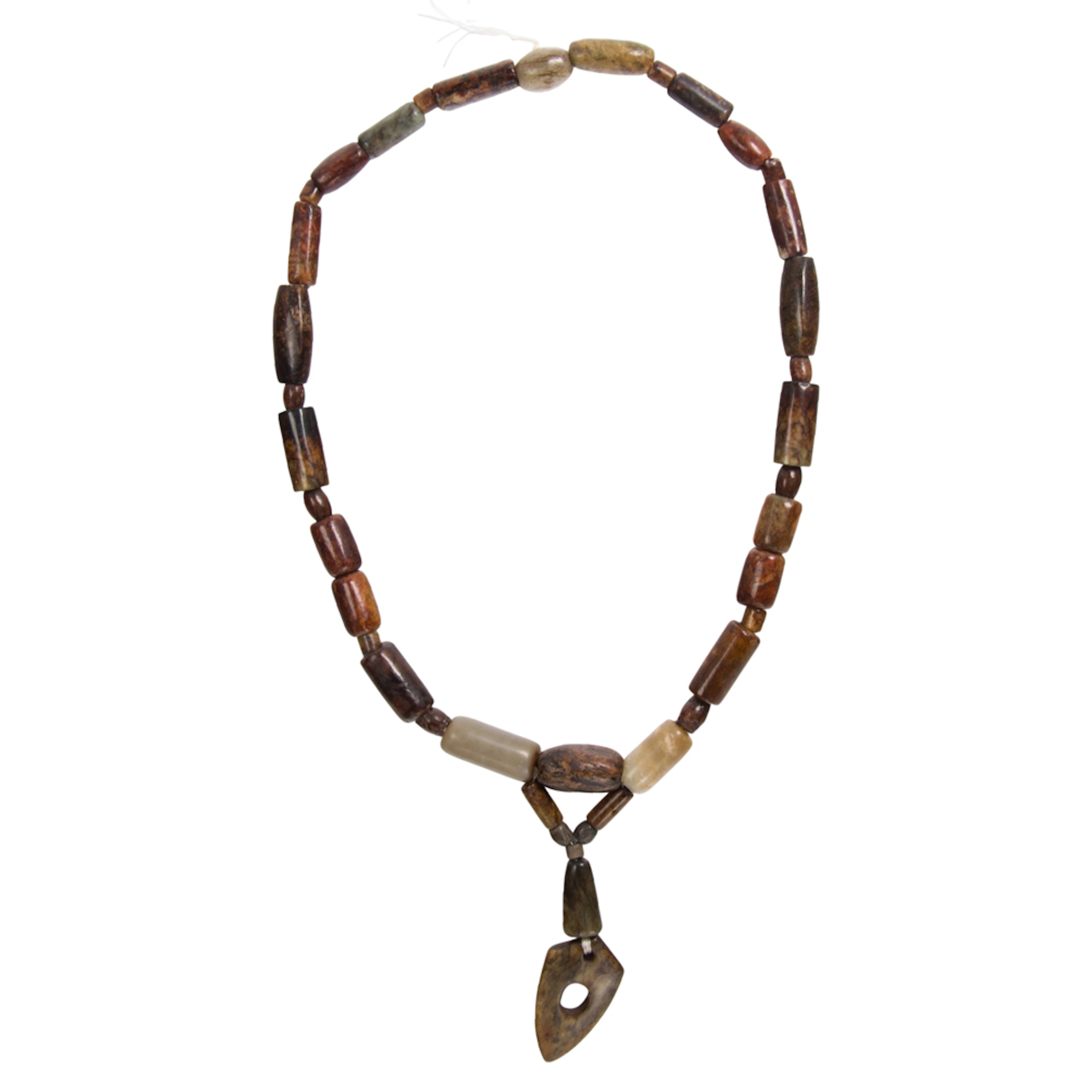 A Chinese jade beaded necklace and pendant