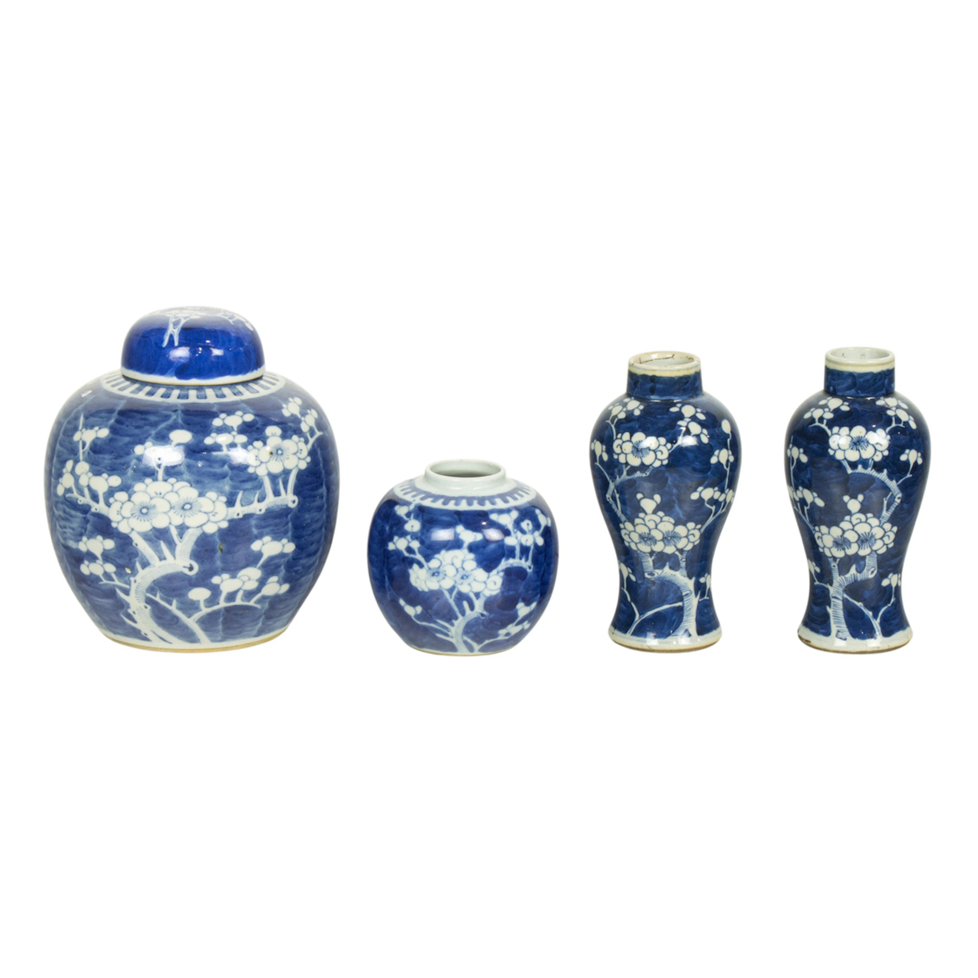 (lot of 4) Chinese blue and white vases and jars