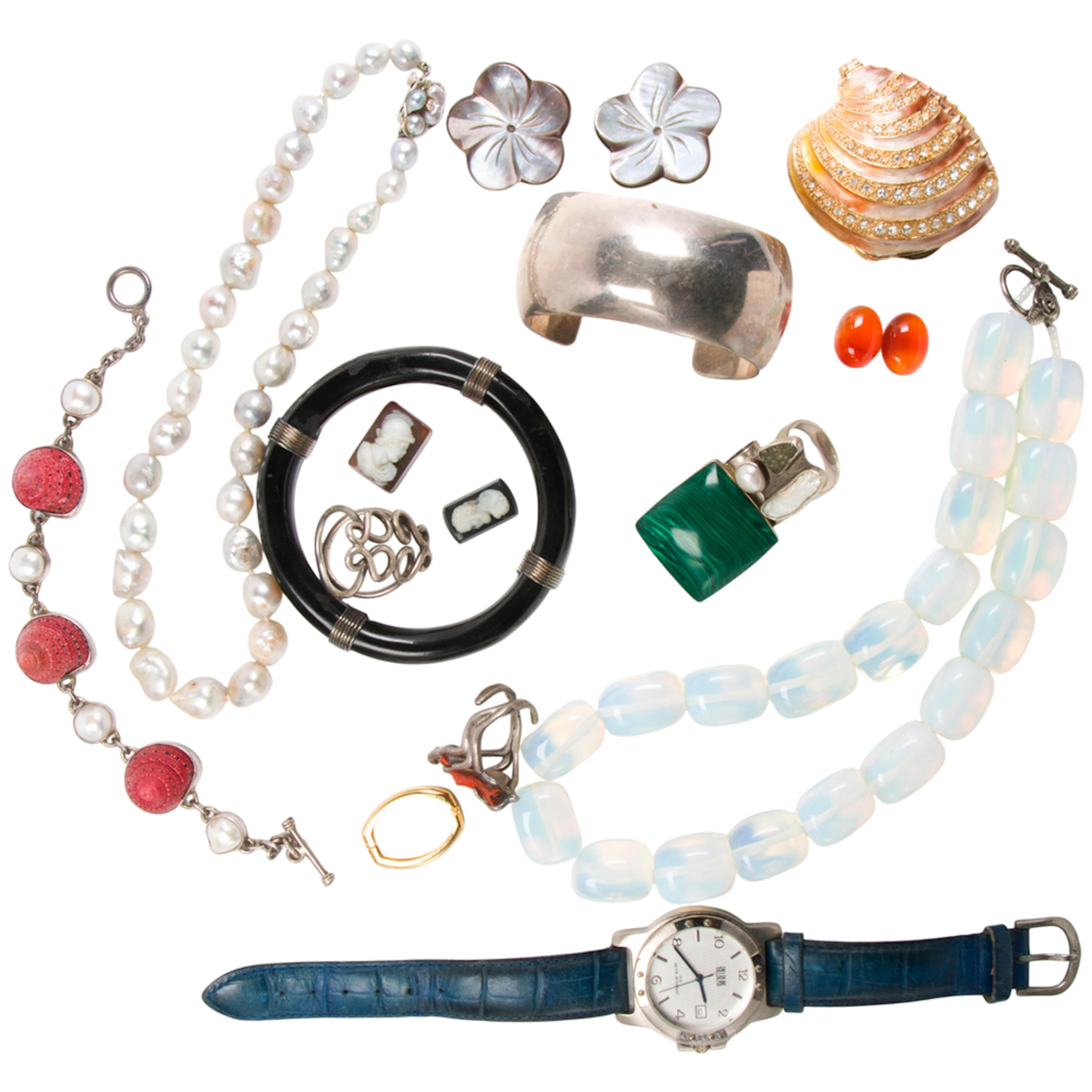 A group of miscellaneous jewelry