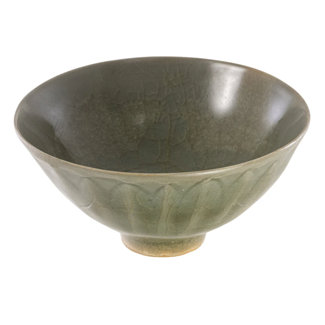 A Chinese Longquan celadon glazed bowl