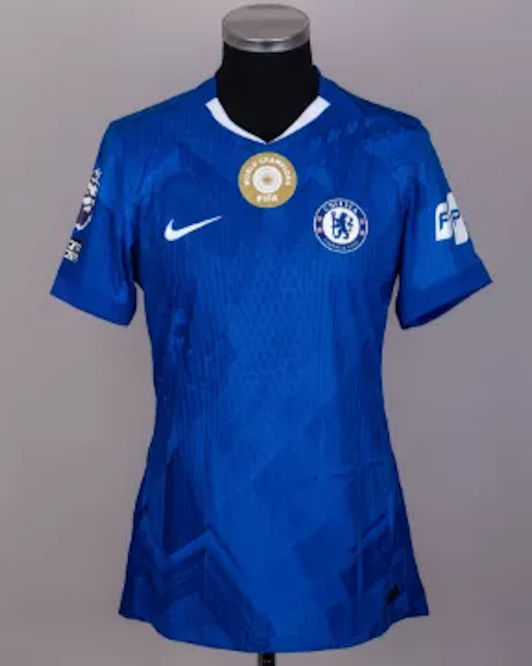 Enzo Fernandez blue No.8 Chelsea signed short-sleeved home shirt, 2025-26