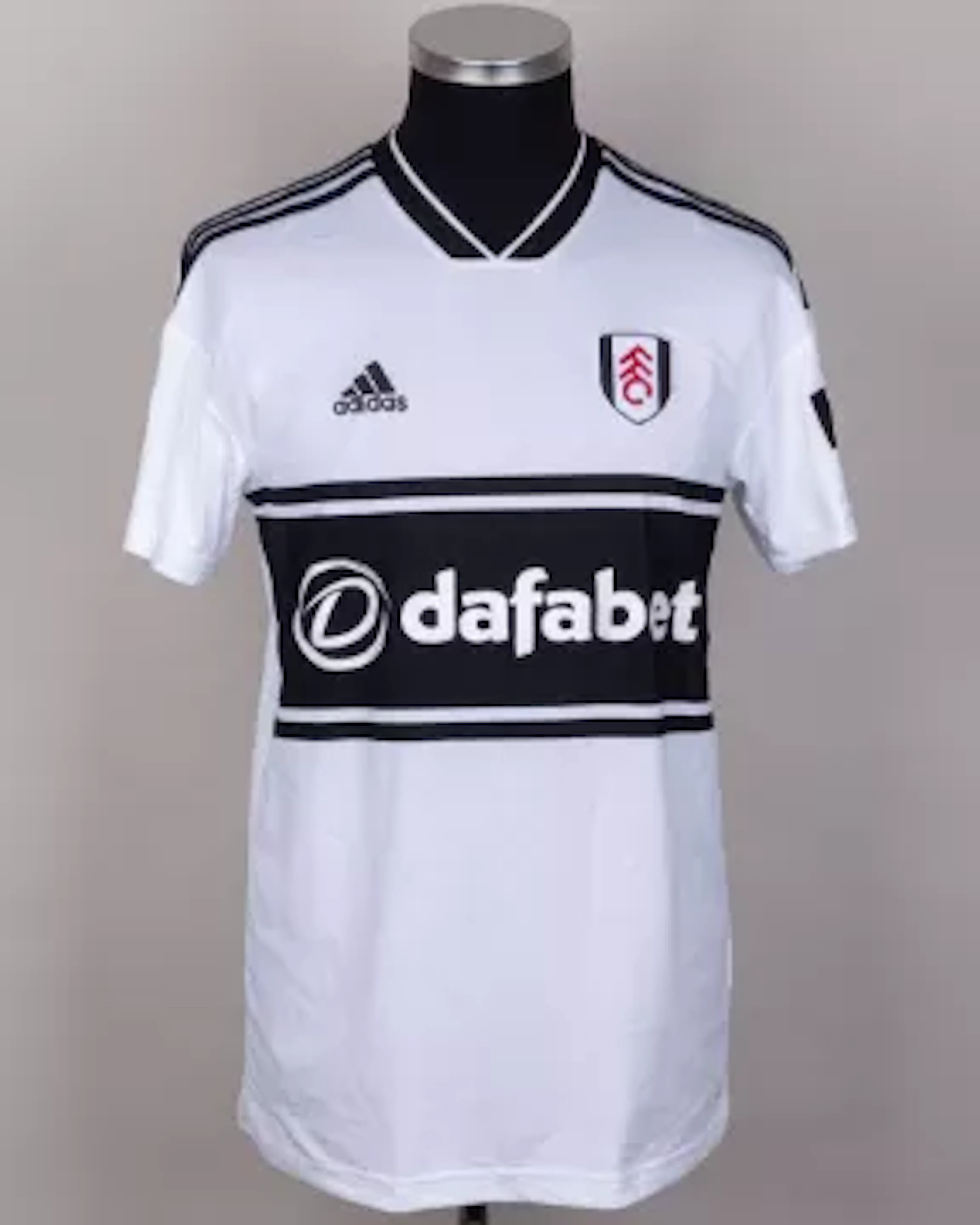 Tom Cairney white and black No.10 Fulham match prepared short-sleeved