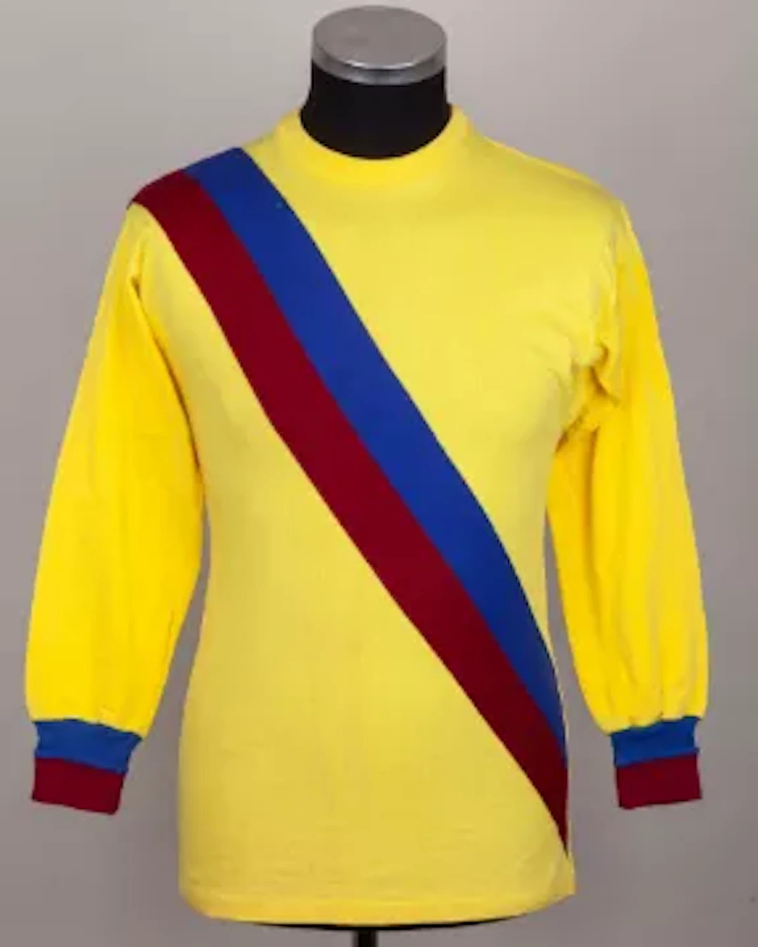 Johan Cruyff a yellow, garnet and blue No.9 Barcelona v. Liverpool