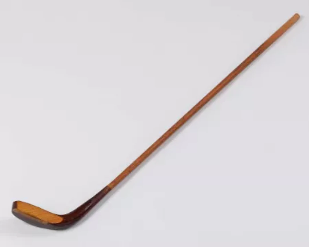 A scared-head putter by Wille Dunn
