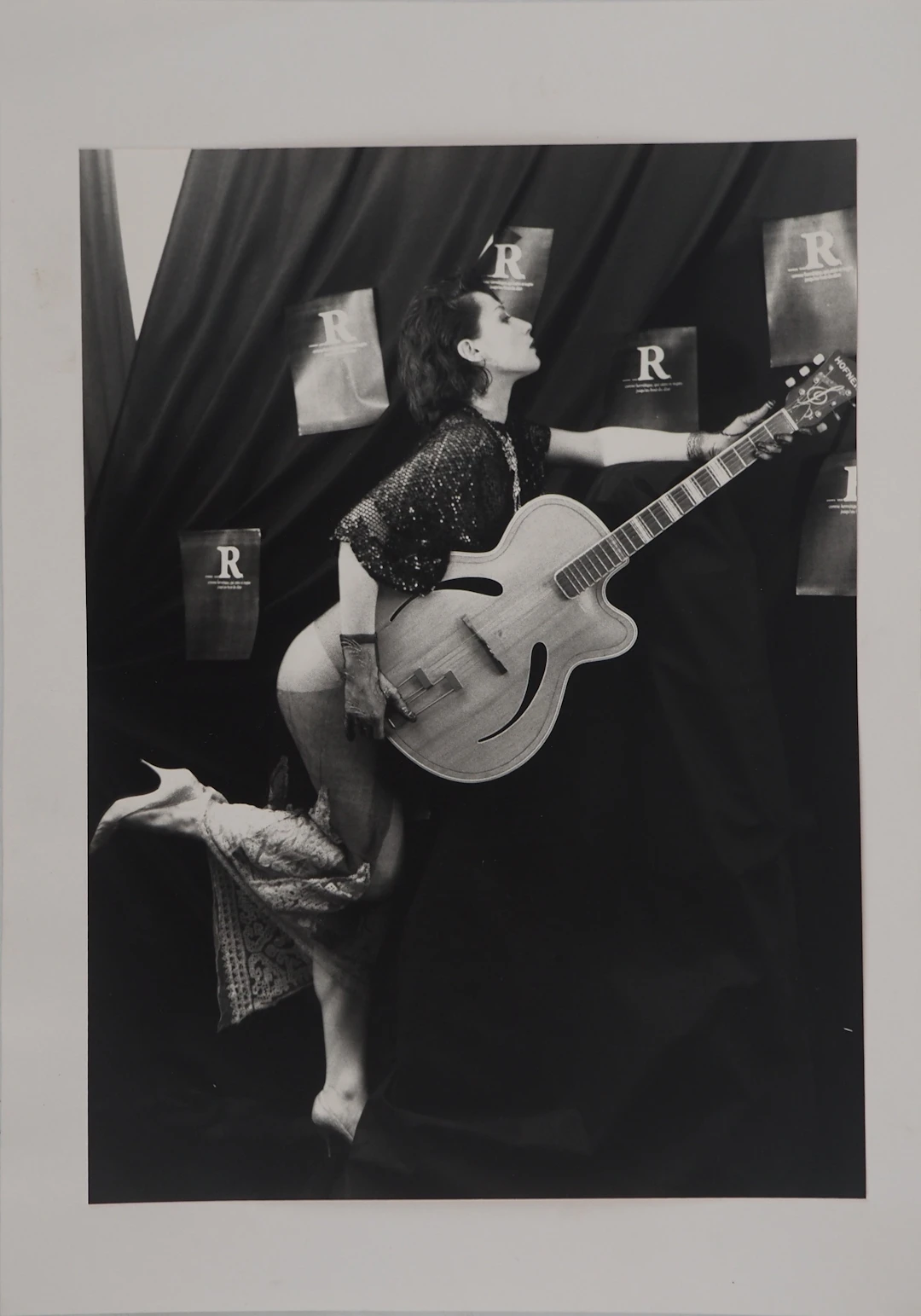 Irina IONESCO : Femme à la guitare, Tirage argentique original